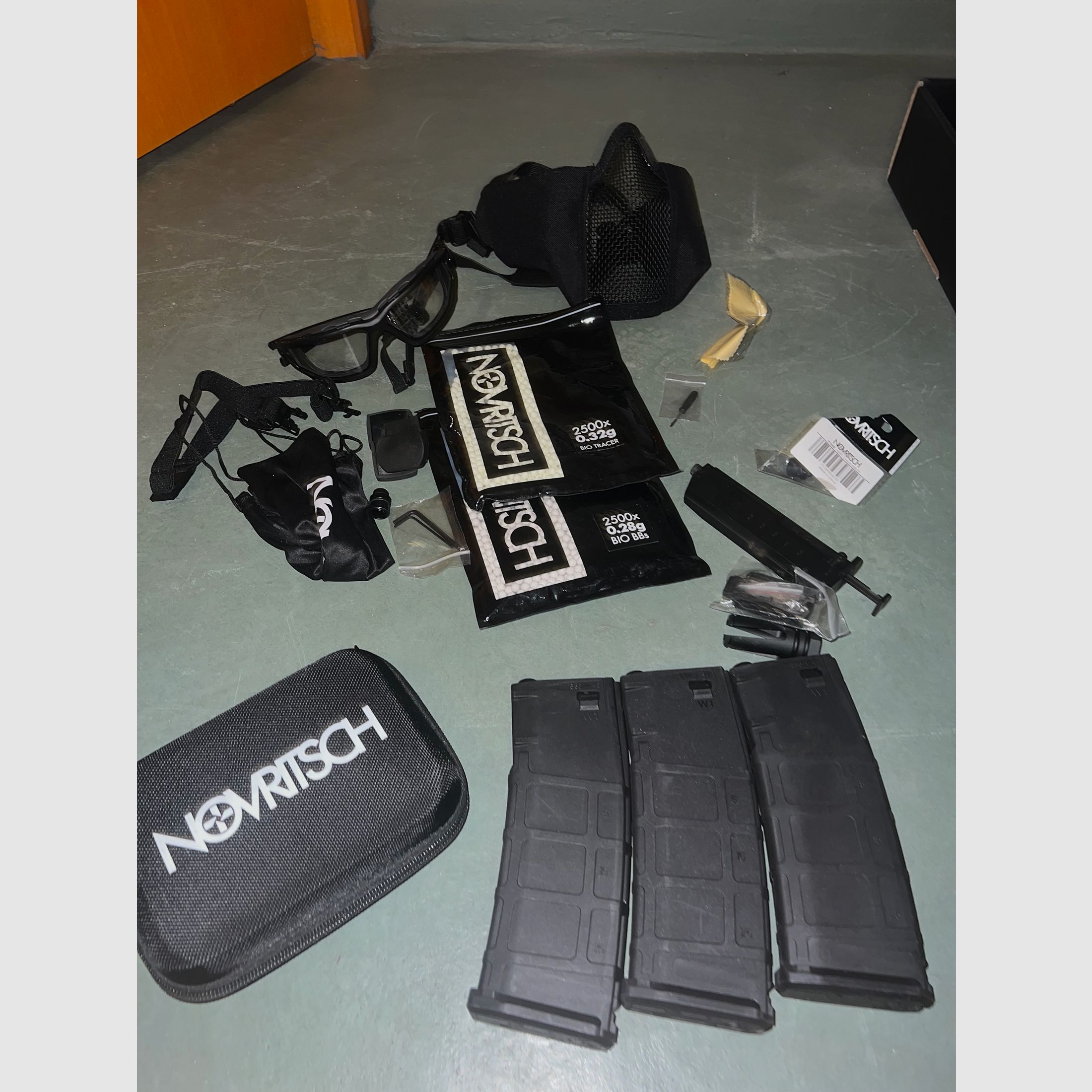 Novritsch SSR-4 Airsoft rifle + equipment