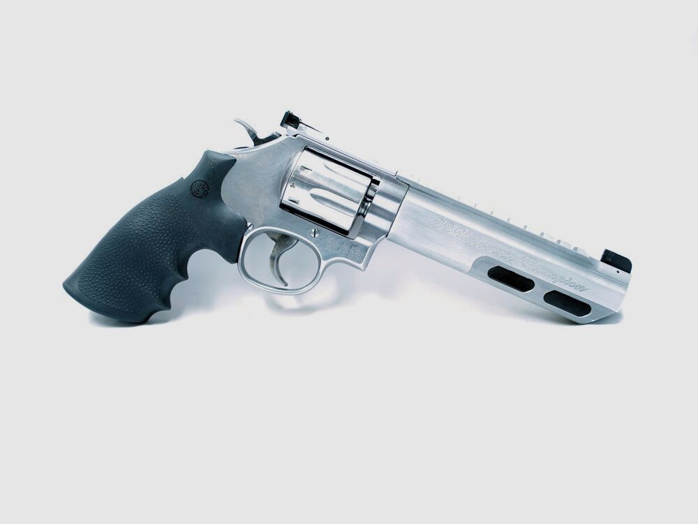 Smith & Wesson 617 Universal Champion 6