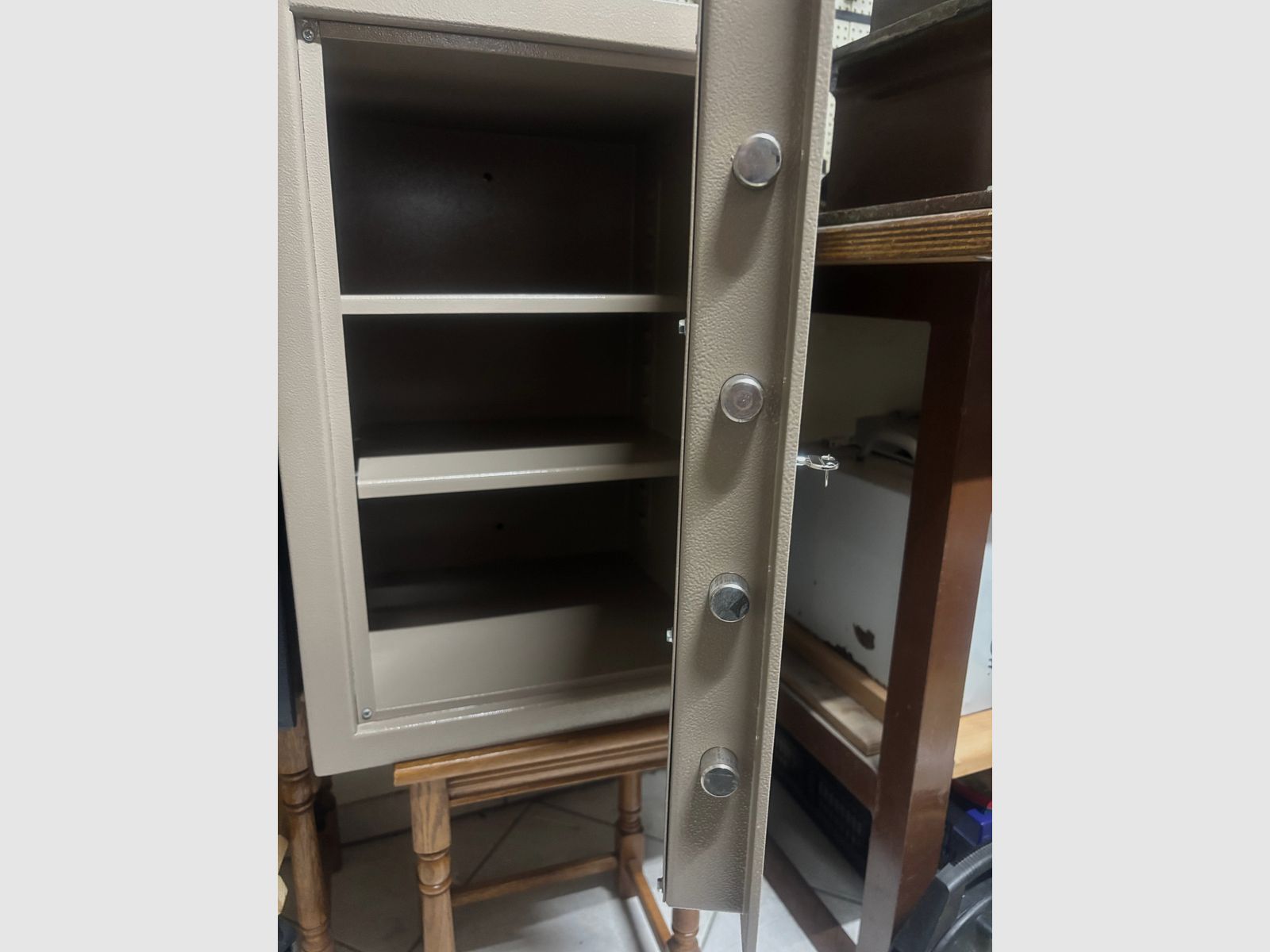 Stahlschrank, Sicherheitsstufe B nach VDMA24992