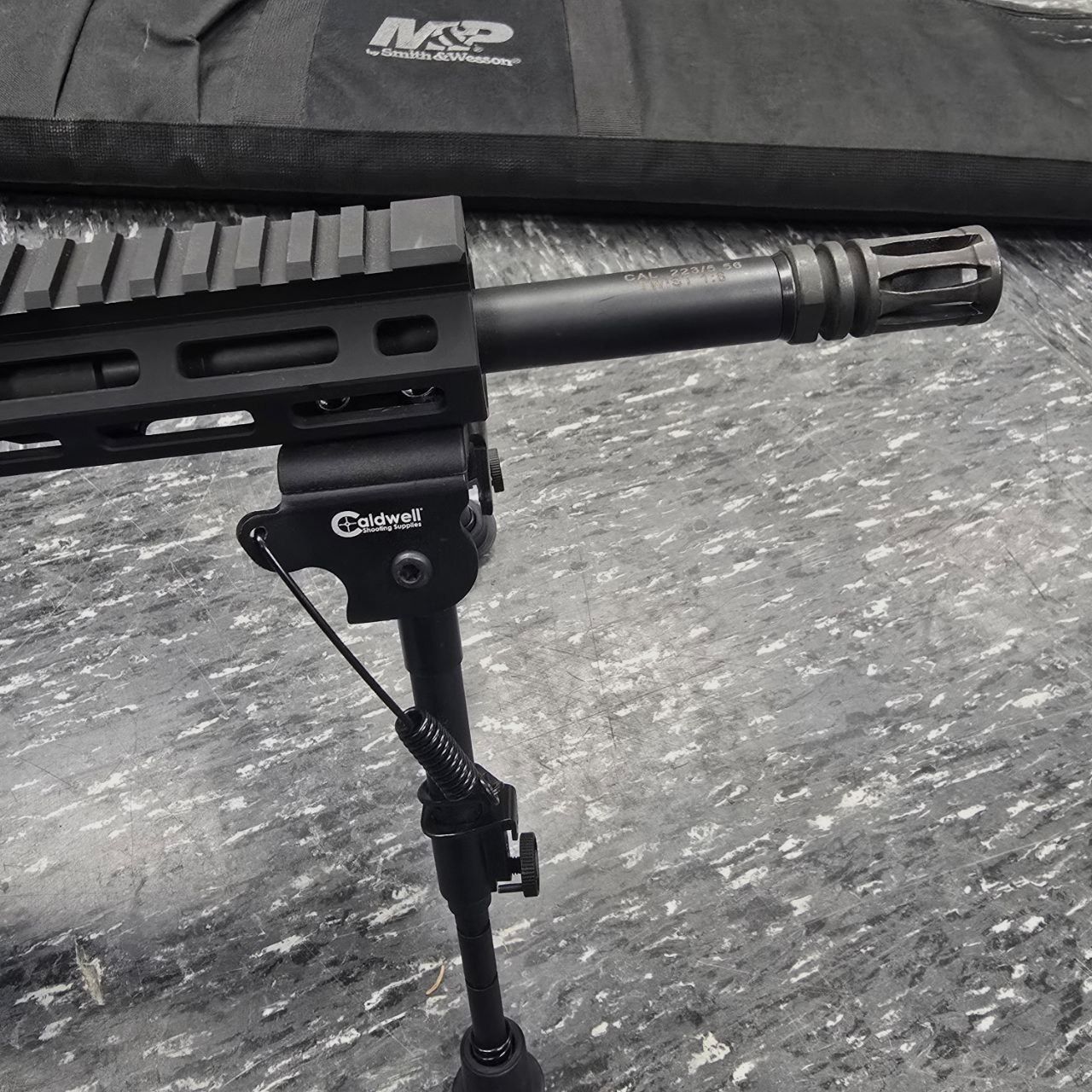 Savage MSR .223 z dwójnogą i lunetą Bushnell Banner 4-16x44