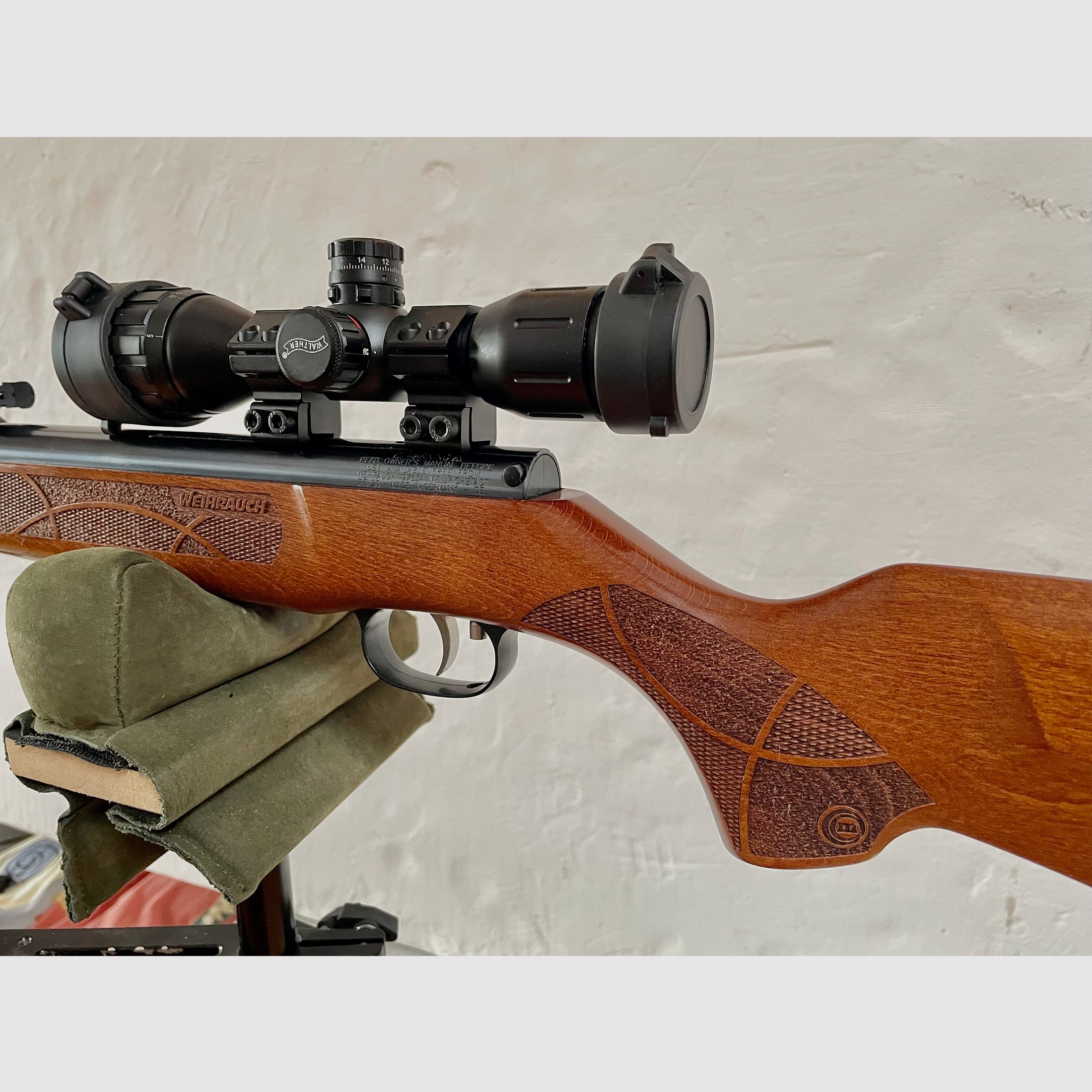 Attraktives Luftgewehr Weihrauch HW 30 S mit Walther Zielfernrohr 4x32