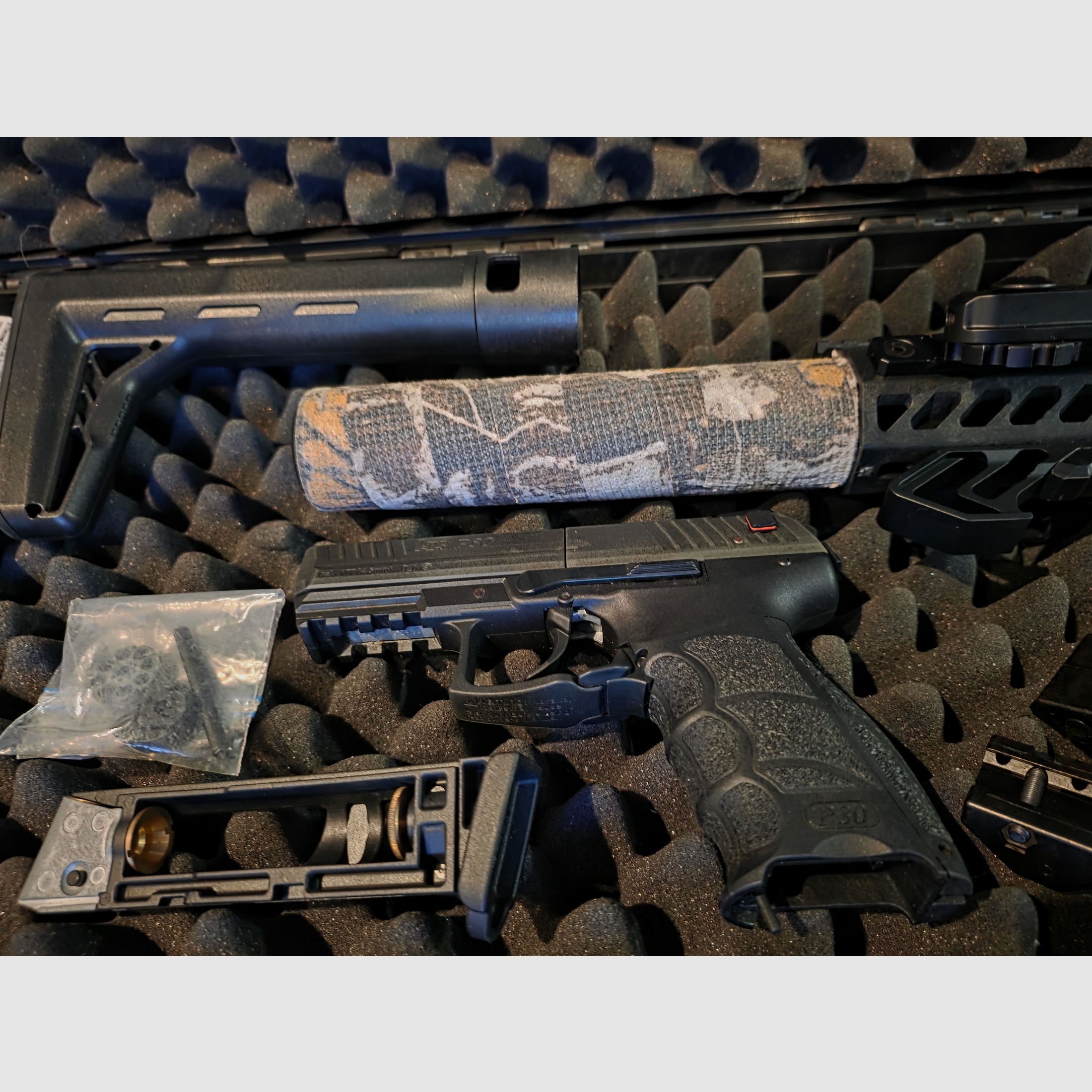 <SIG SAUER MCX Co2 rifle black 4.5 mm diabolo including case and CO2 pistol Heckler & Koch P30 4.5 mm diabolo>