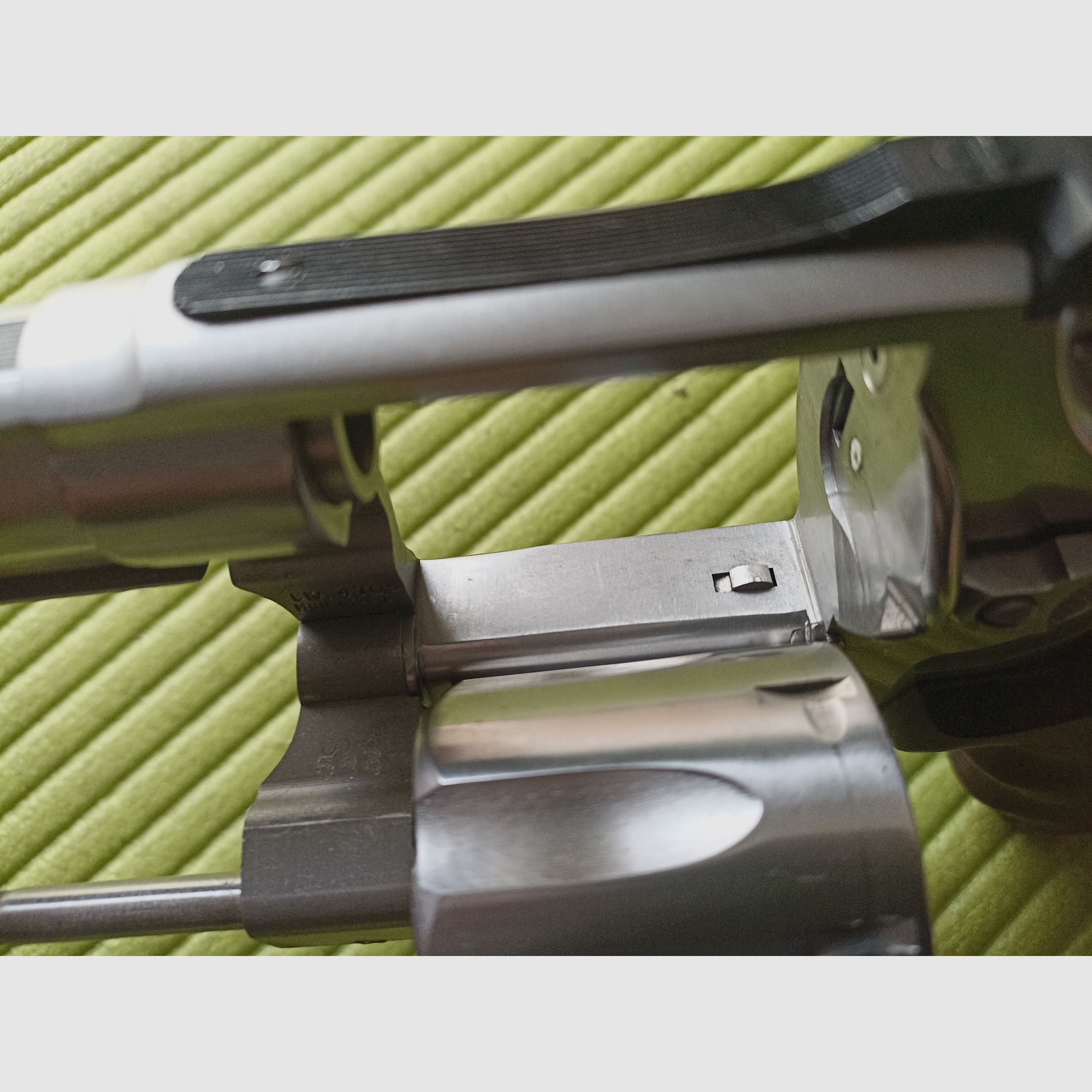 Smith & Wesson 629 Classic DX  .44 Magnum Stainless Steel