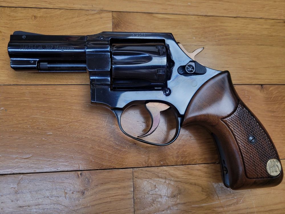 Magnifique et Collector revolver MR73 Police – 357mag – Fabrication Manurhin de 1973 ! – Canon 3 pouces à l&rsquo;état de neuf – Plaquette maison d&rsquo;origine – État mécanique et esthétique superbe – Dans sa boite d&rsquo;origine avec manuel- Top collector à l&rsquo;état neuf !, image 3 sur 23