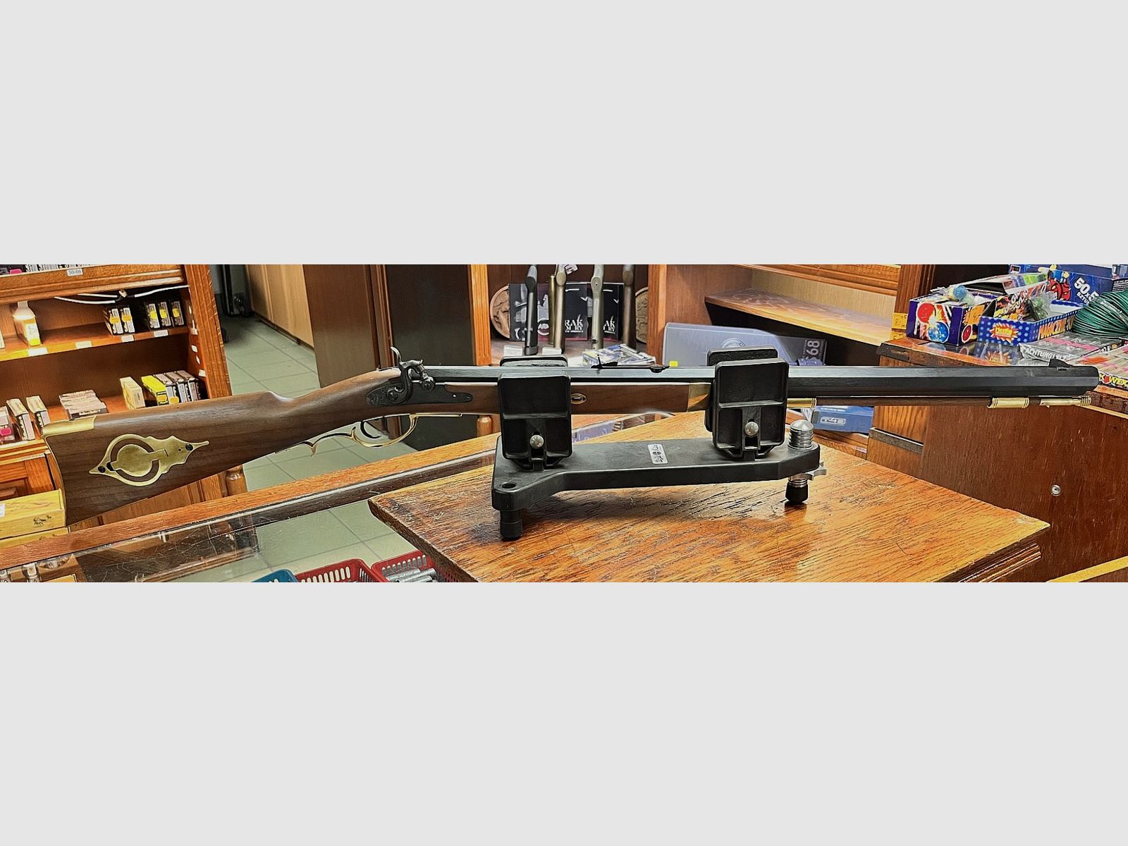 Pedersoli Traditional Hawken Target geweer kal. .50 S.656, afbeelding 2 van 7