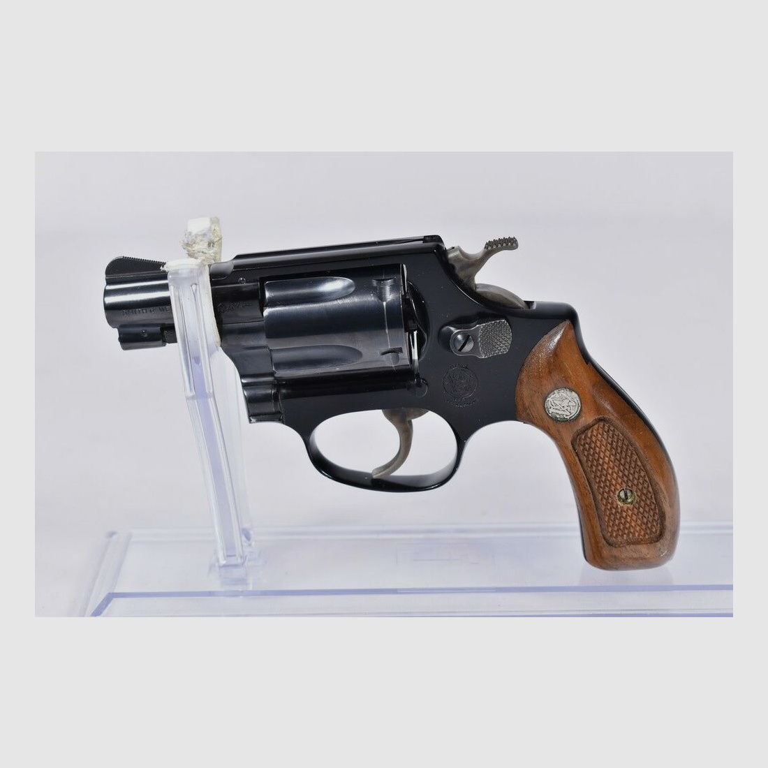 Smith & Wesson	 37