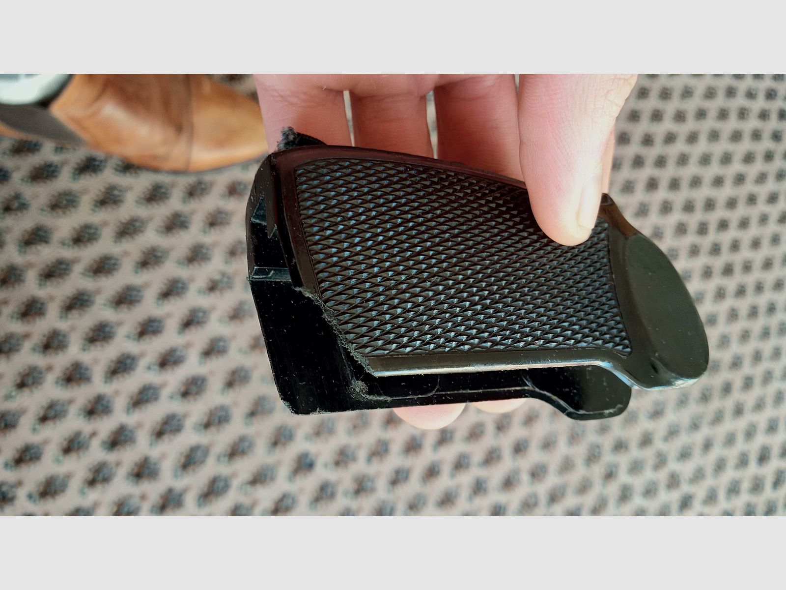 Bakelite grip shell with minor damage for DDR police pistol-M / Vintage grip for East German Makarov // 8 rounds PM 9x18