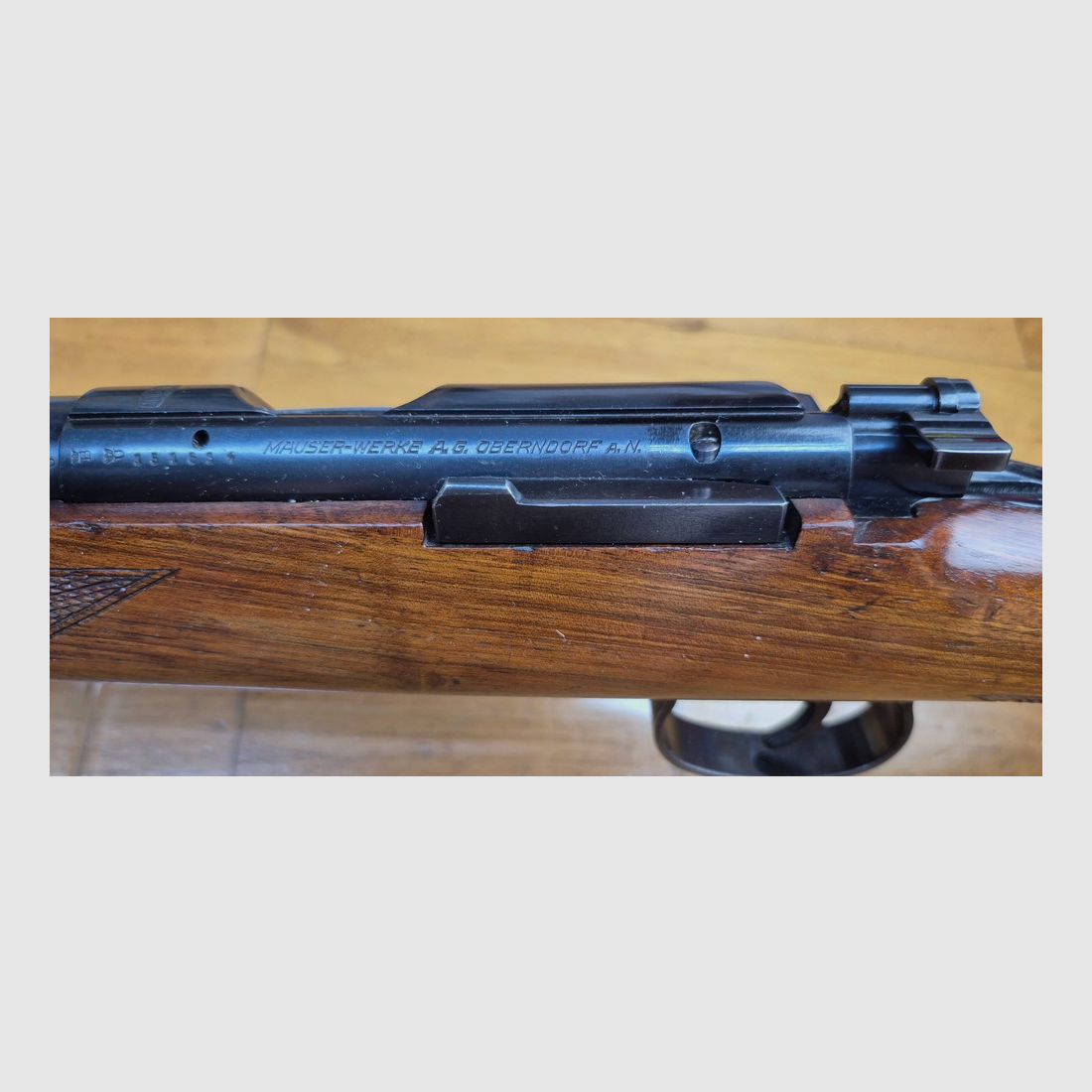 Sehr schöne Wettbewerbsbüchse Mauser ES350 B – III. Reich – Modell Meisterschaftsbüchse – 22LR – Anfängerwaffe 1936 – Mono-Nummer – Premium Lauf – Ein Sprung an der Spitze des Schaftes, aber insgesamt in ausgezeichnetem Zustand, fast neu – TBE, Bild 29 von 35