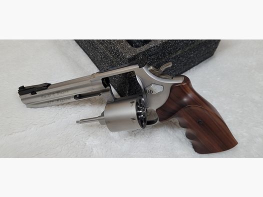 S&W Revolver Cal. .357 Magnum