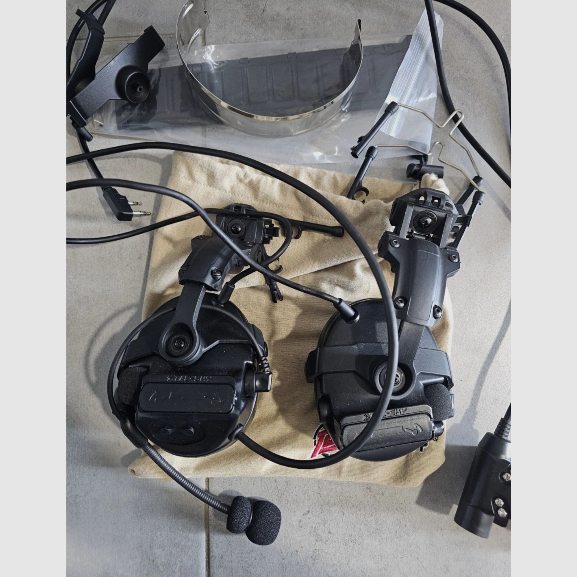 COMTAC III mit TAC-Sky Helm Schienenadapter