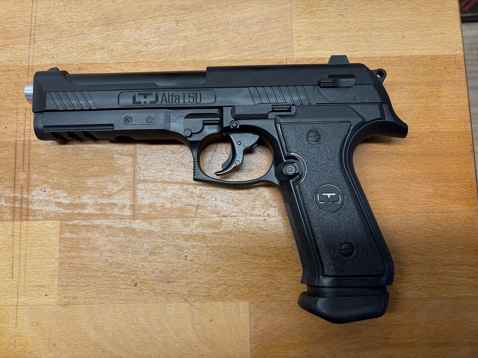 LTL Alfa 1.50 Co2-Pistole cal .50 Defense Training Marker (P18) mit Munition + CO² Patronen 