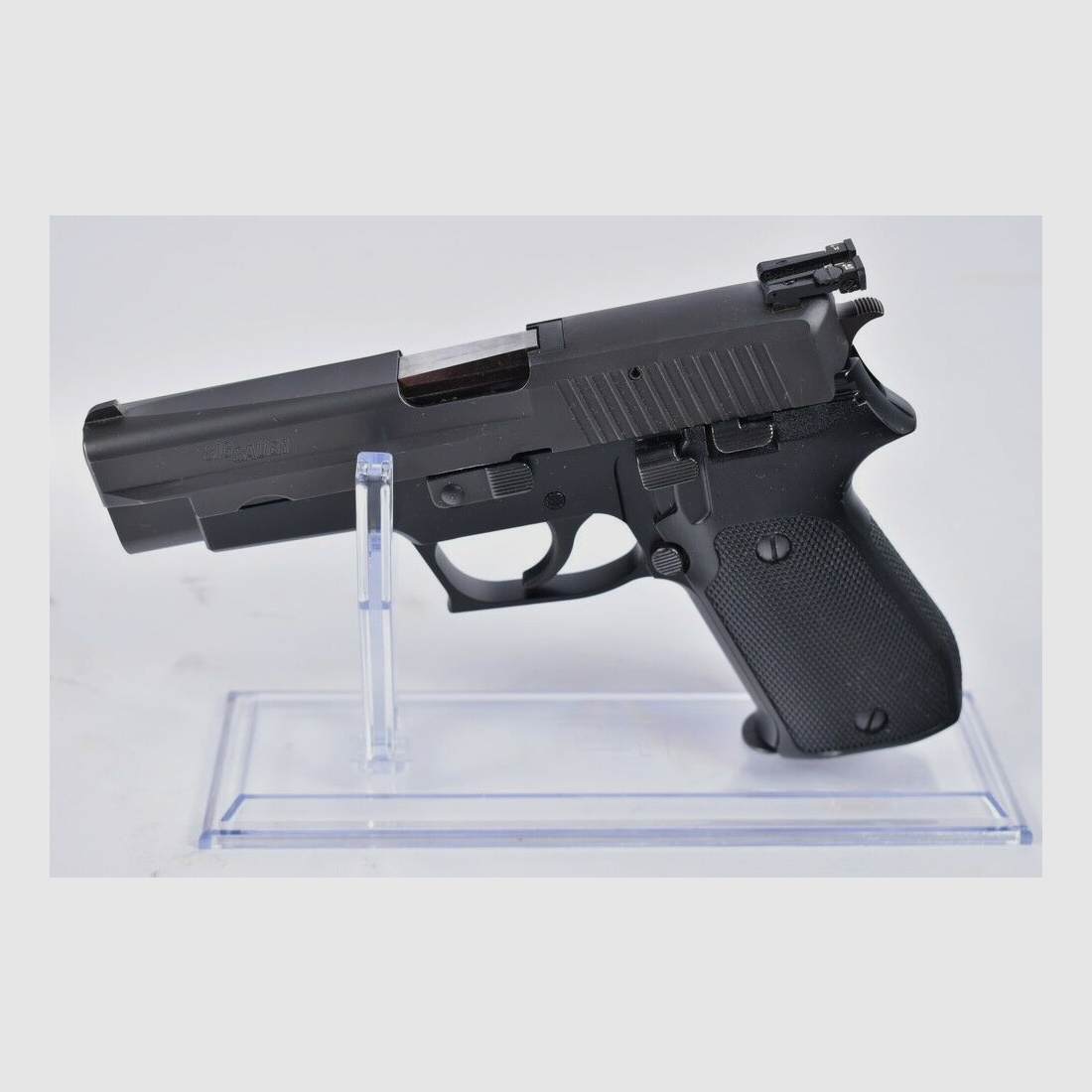 Sig Sauer P220-1