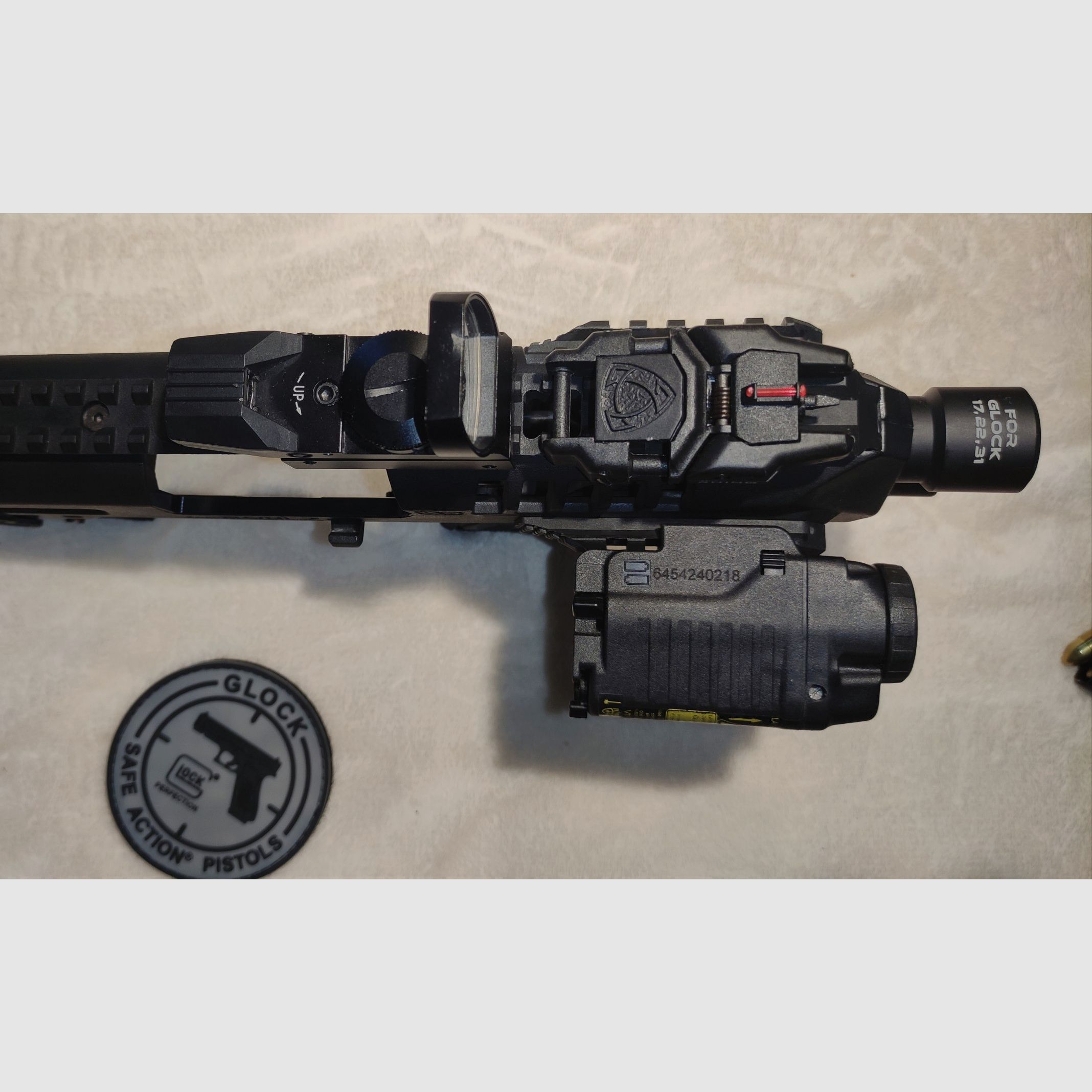 Glock 17 Gen5 with accessories (like new)