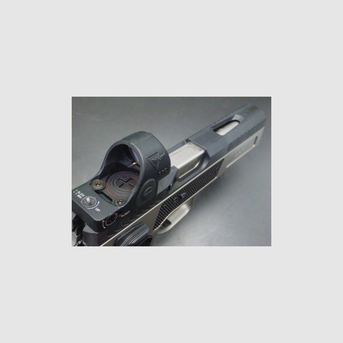 Pistola PHOENIX Drake Production – SA/DA – Ottica Trijicon SRO – Cal. 9×19, immagine 3 di 9