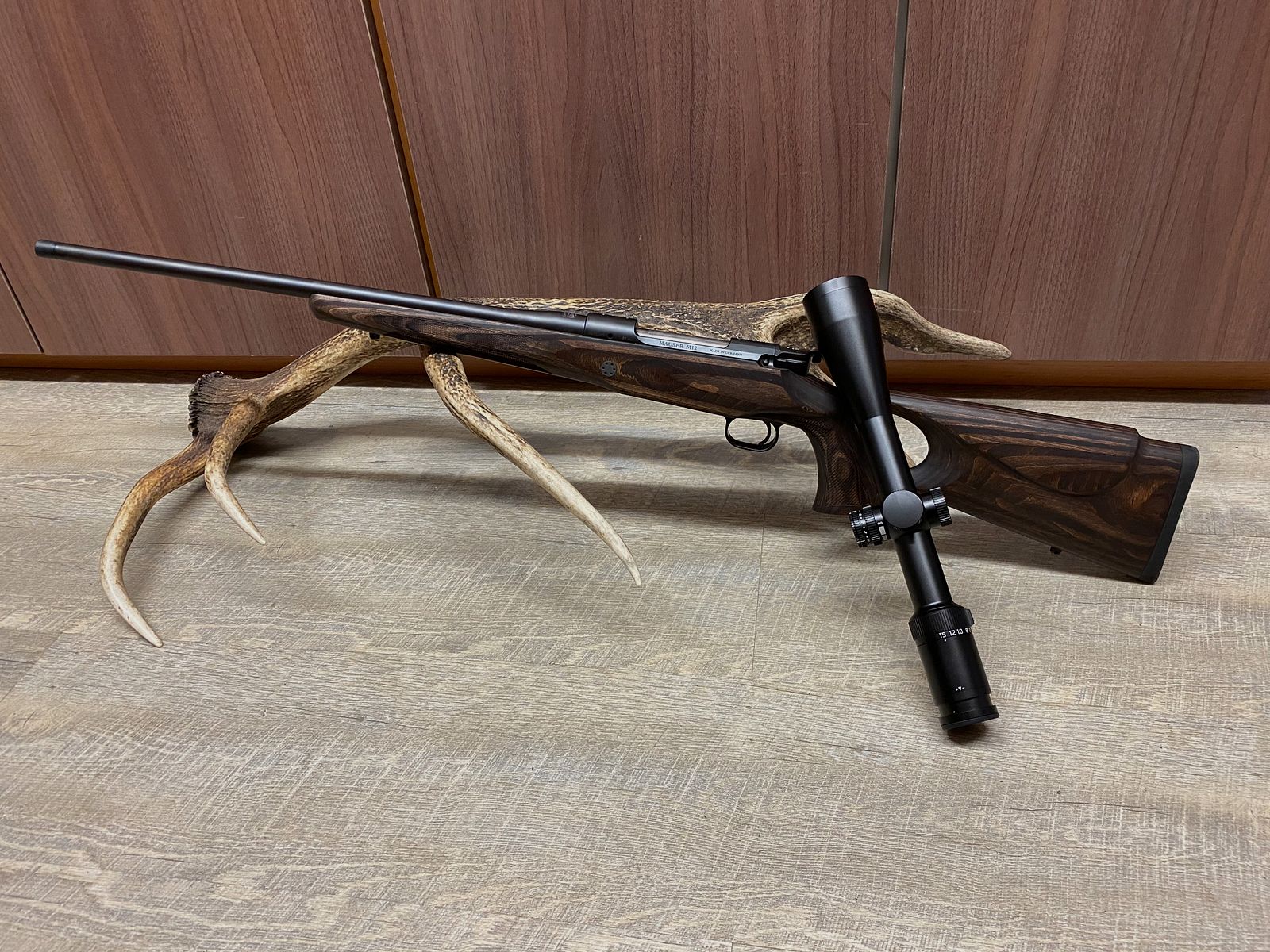 Mauser M12 Max, z Leica Amplus 6 2,5-15x50 i