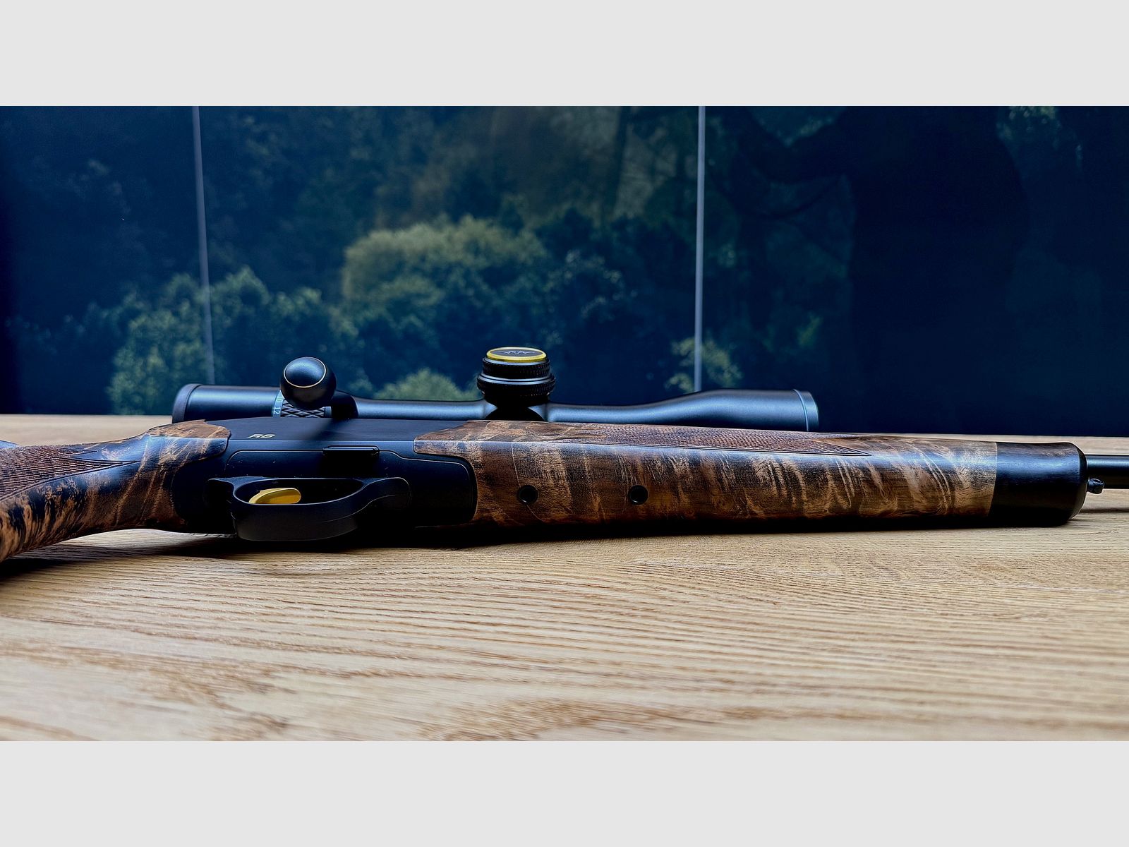 Blaser R8 Custom Schaftholz HK 9-10 / inkl. Blaser B1 2,8-20x50 Custom / mit vielen Goldelementen / TRAUMWAFFE