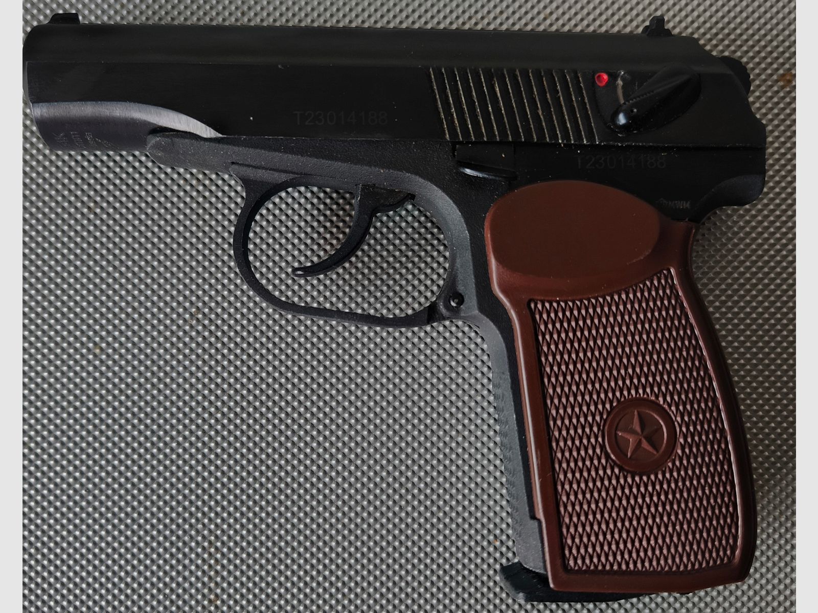 ⚠️ Attenzione Plinker & fan di Makarov / Vera rarità!! Baikal-Makarov MP-654K - Made in Russia & vera fondina in pelle MDI marrone con timbro più 1 barattolo di pallini in acciaio 4,5mm!!