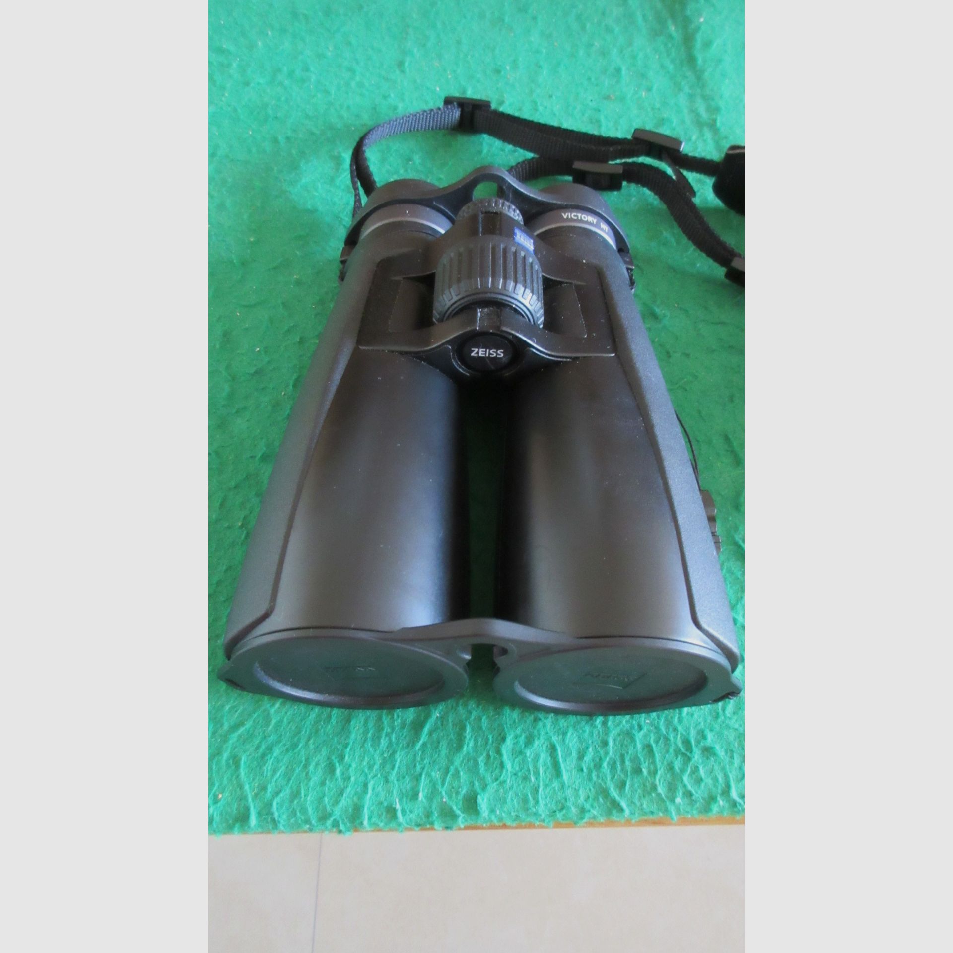 Jumelles Zeiss Victory HT 10x54 pour l'aube et la nuit avec sac d'accessoires et sangle d'origine Zeiss