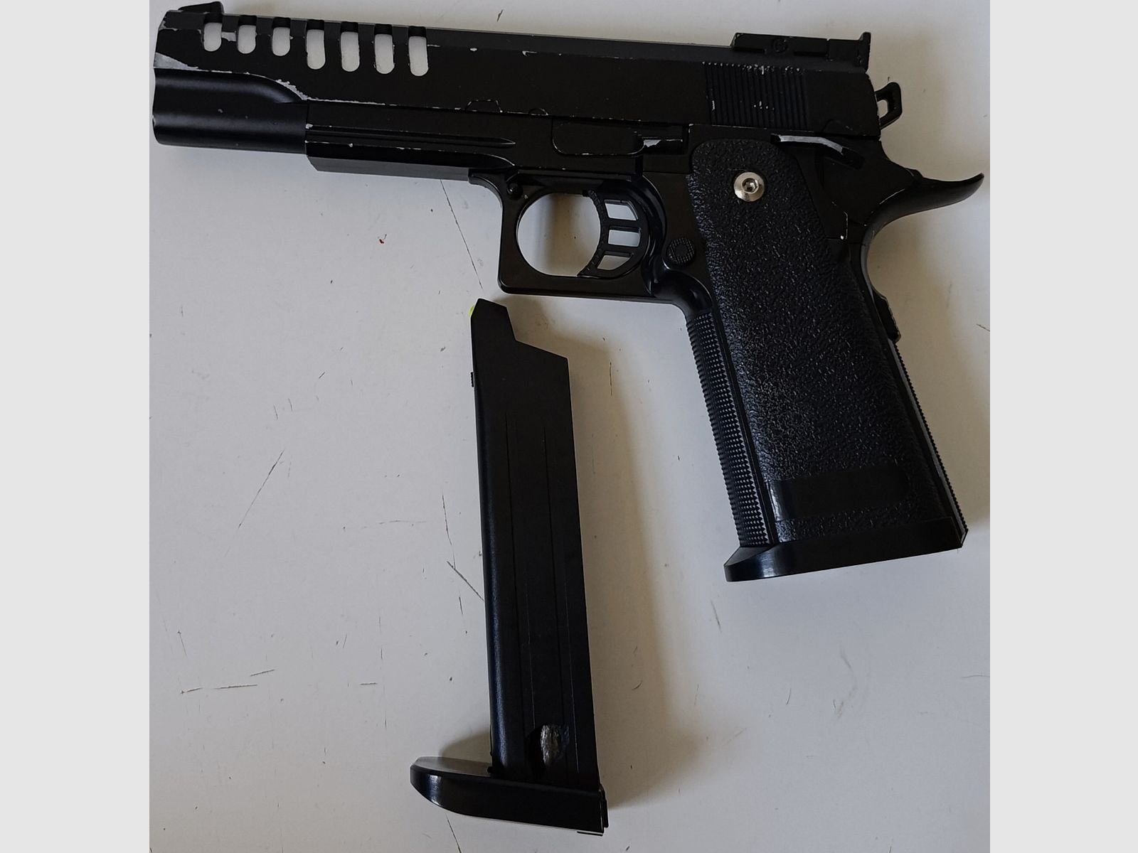 Pistol, airsoft, spring-powered