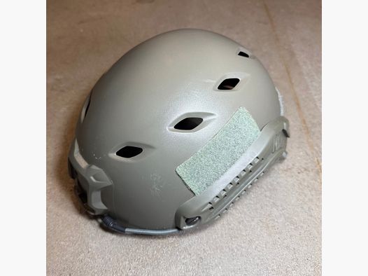 gebraucht - graugrüner Helm