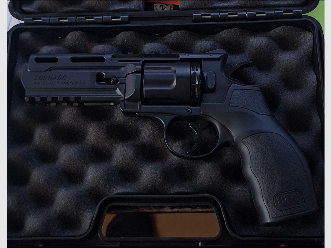 UX CO2 Revolver Tornado