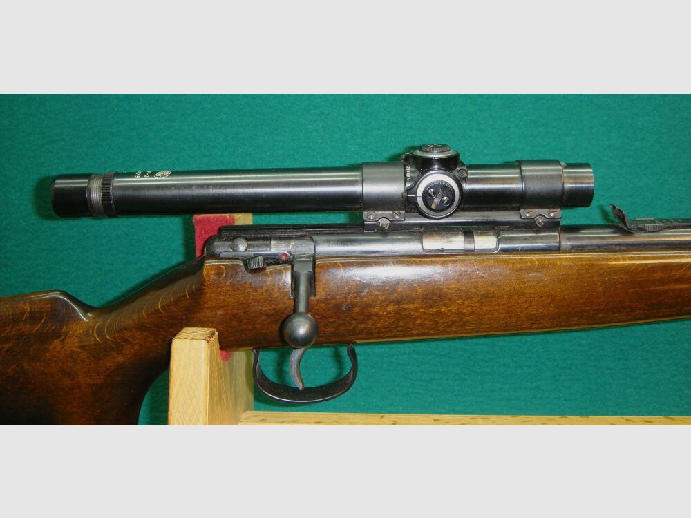Carabine à répétition Anschütz avec lunette de visée