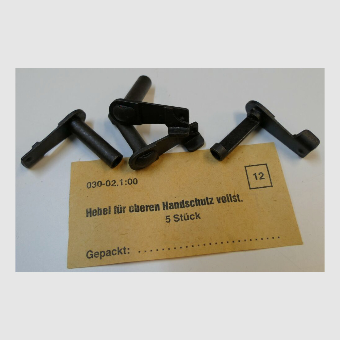 DDR VEB urządzenia i budowa narzędzi Wiesa oryginalny DDR NVA AK 47 dźwignia do górnej osłony rękojeści w pełni [12] nieużywana, nowa do AK47, 7,62x39