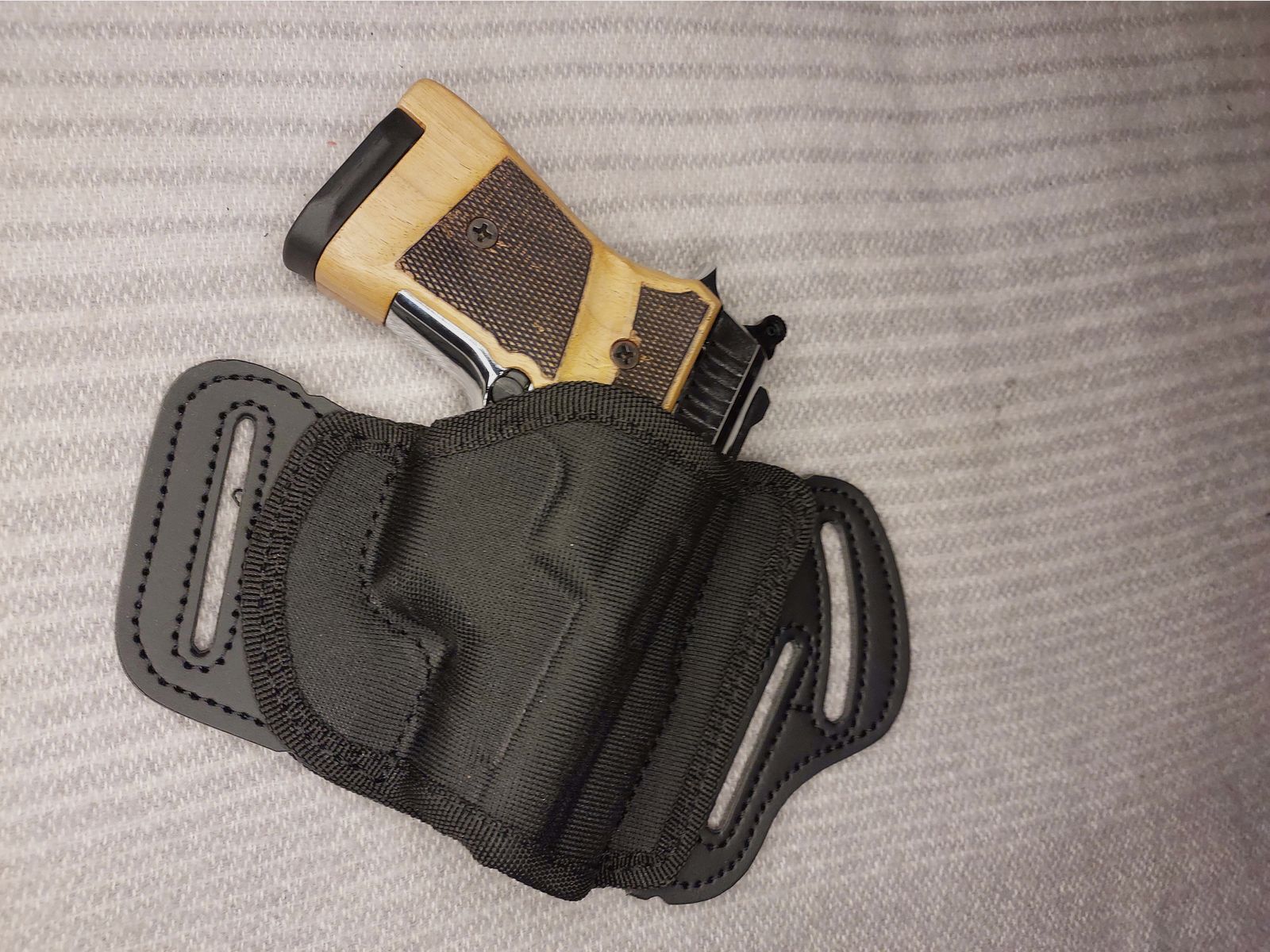 Zoraki 914 Pistolet alarmowy 9mm P.A.K. Chromowane uchwyty drewniane 2 magazynki kabura (1014)