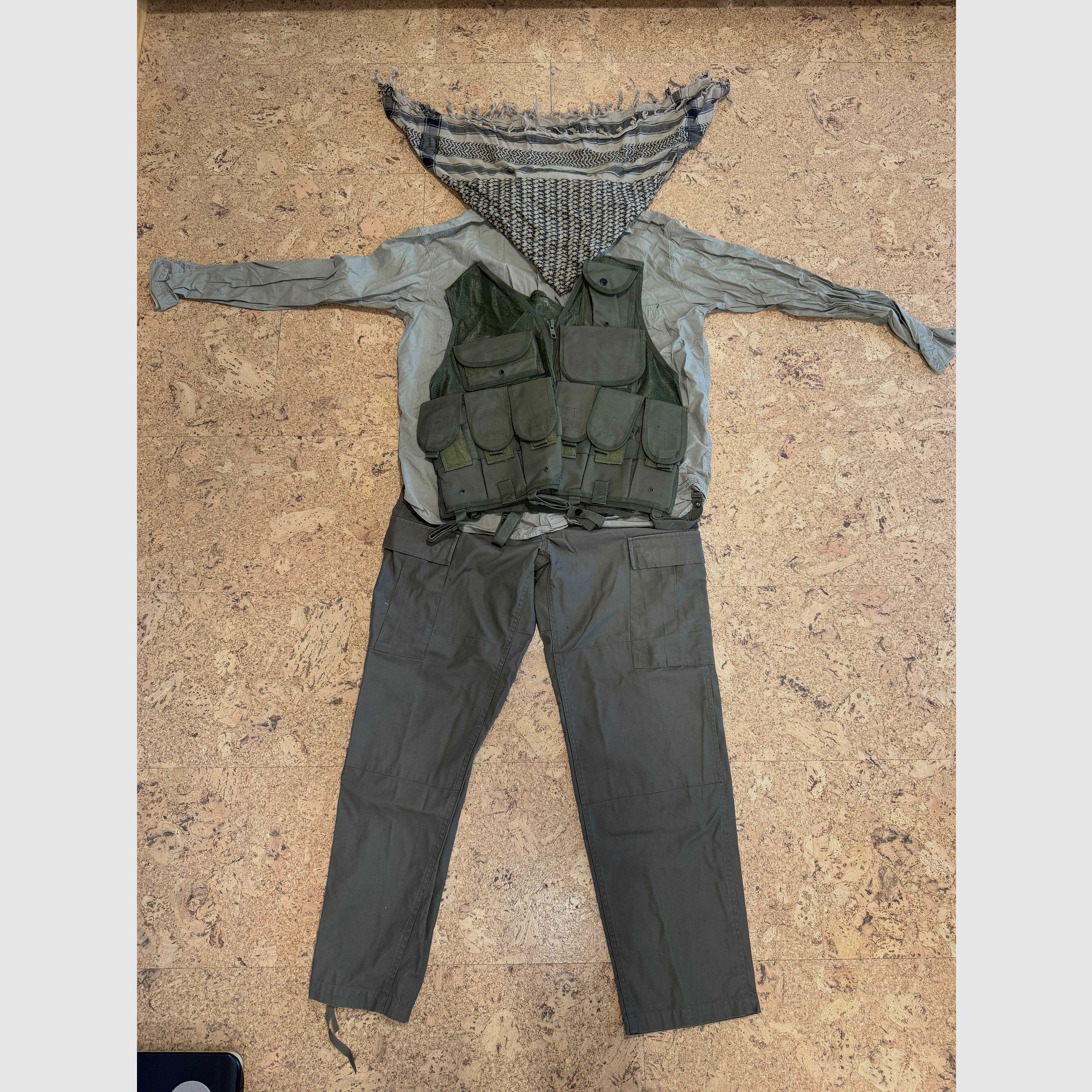 Airsoft-Ausrüstung zu verkaufen – Komplettes Set für Anfänger mit Zubehör in British Army Optik / DPM / Rebellen Outfit