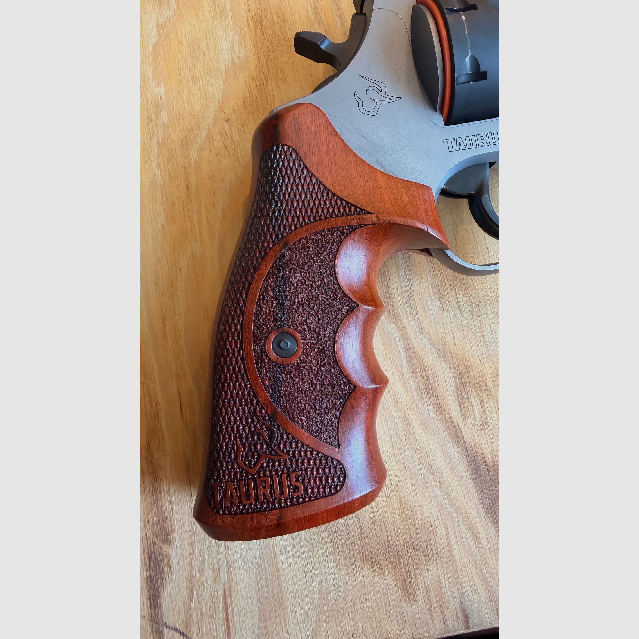 Taurus Raging Hunter 357 .Mag. – Bassa potenza di sparo, incl. Jetloader e impugnature in legno, colore DuoTone, lunghezza canna 5 1/8.