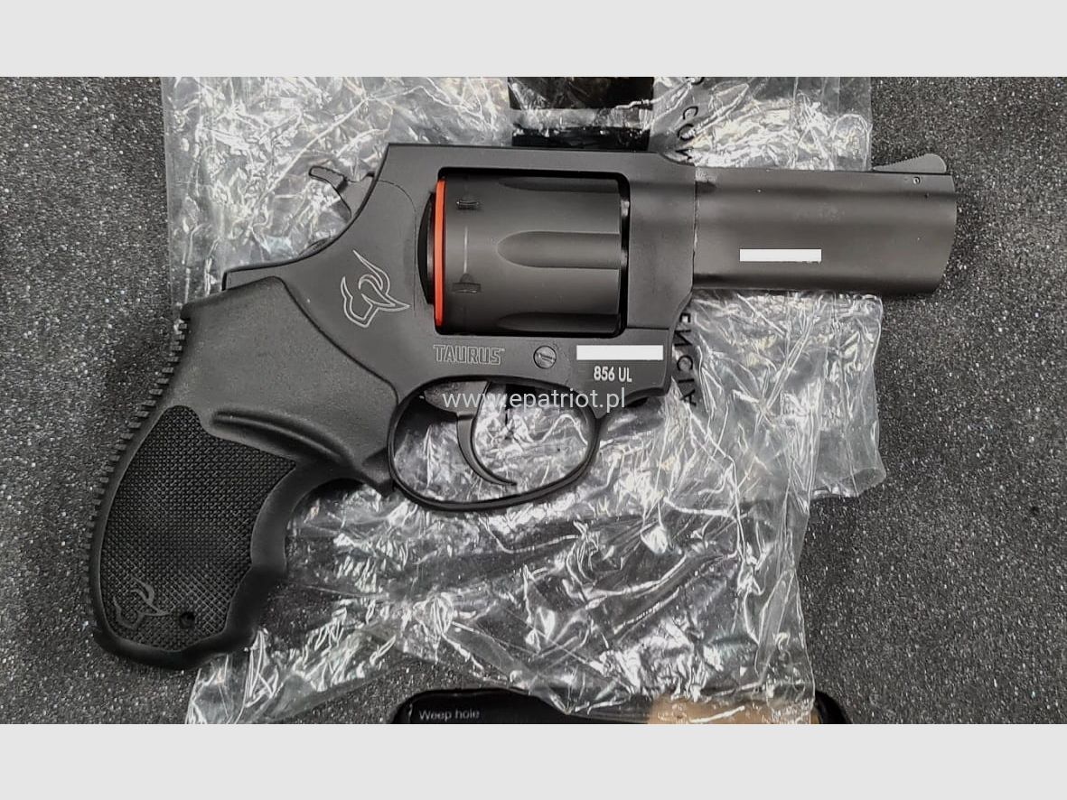 Revólver TAURUS 856 UL DEFENDER cal. .38 Spl