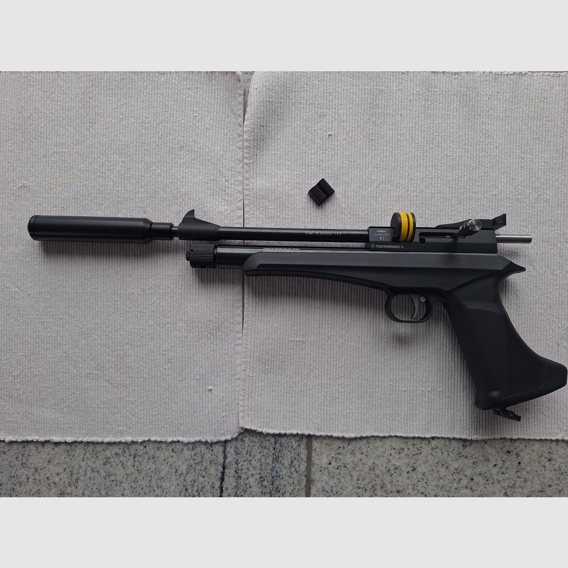 Pistolet Co2 Diana Chaser 4,5 mm Diabolo avec silencieux et chargeur de 8 coups