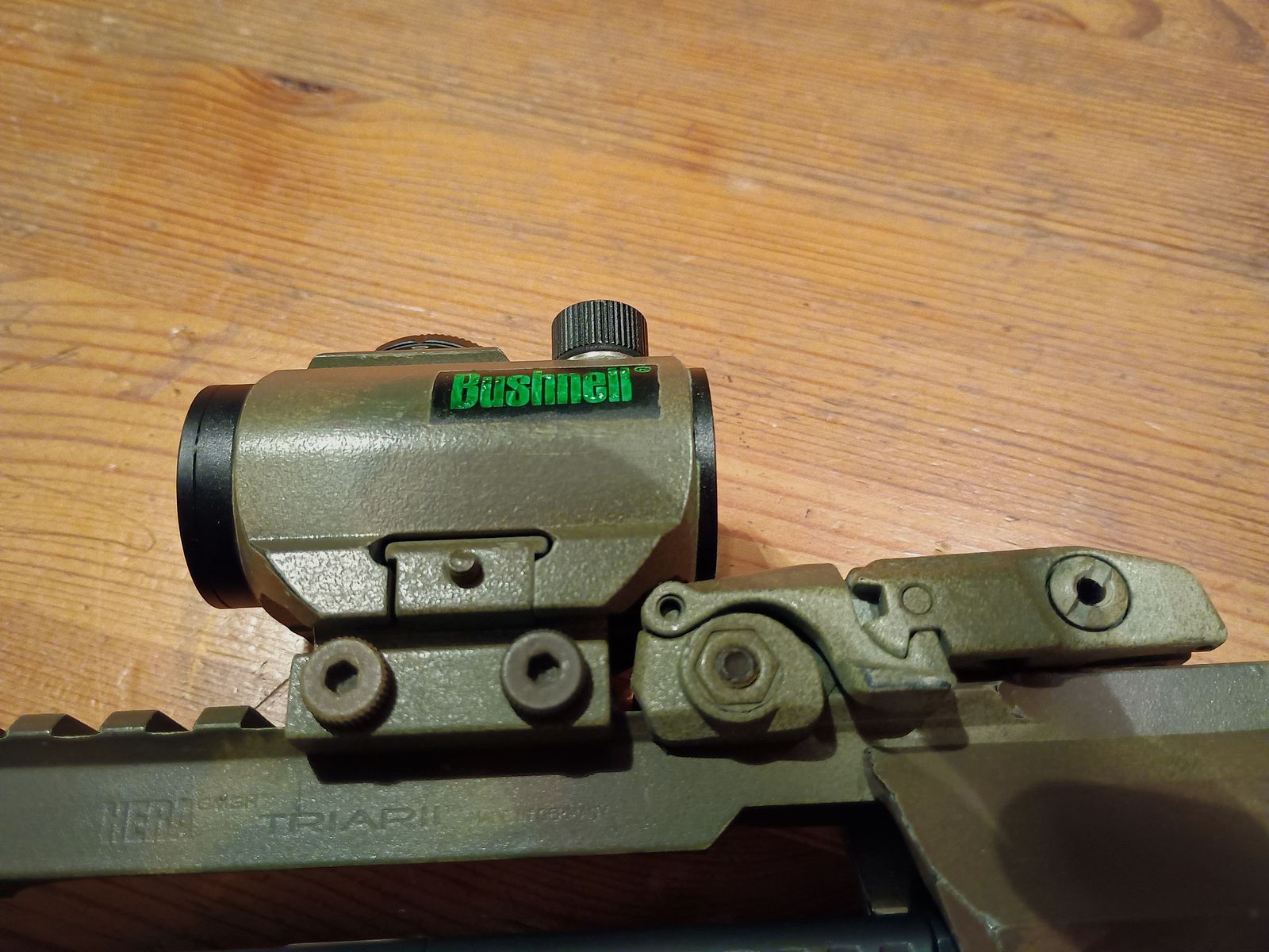 Kolba HERA TRIARII z celownikiem punktowym