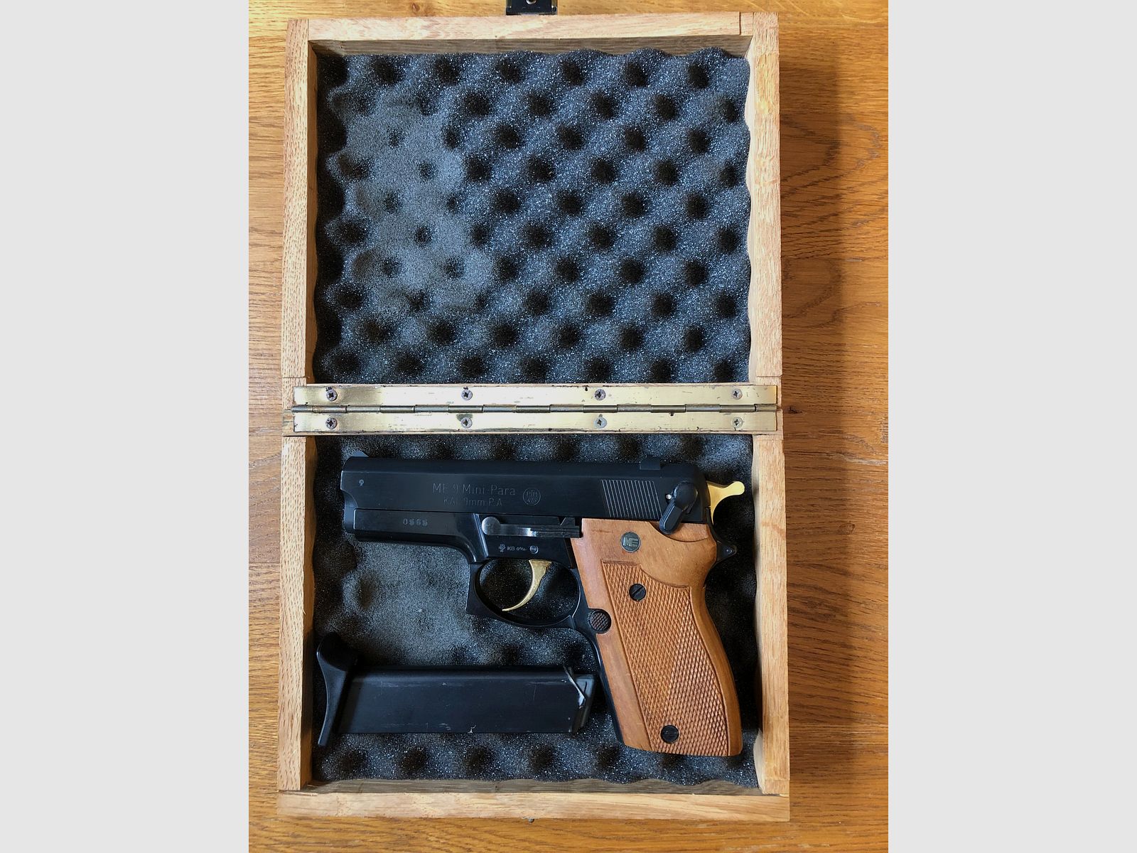 ME 9 collector's pistol anniversary model in wooden case