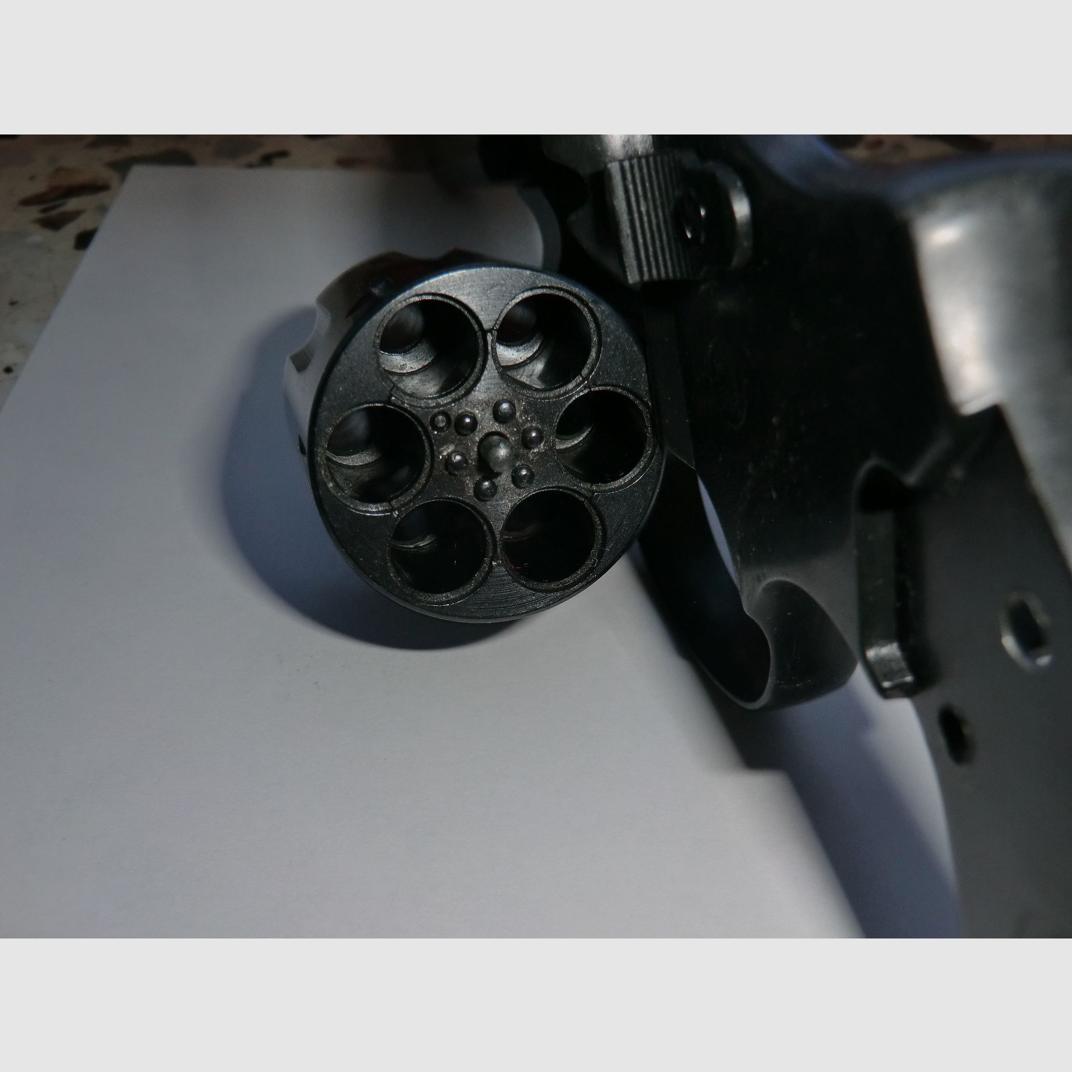 LUGER R94 Revolver 9mm K.  6-Schuss PTB: 698,  Beschuss: 00,  teils zerlegt, aber mit Teilen