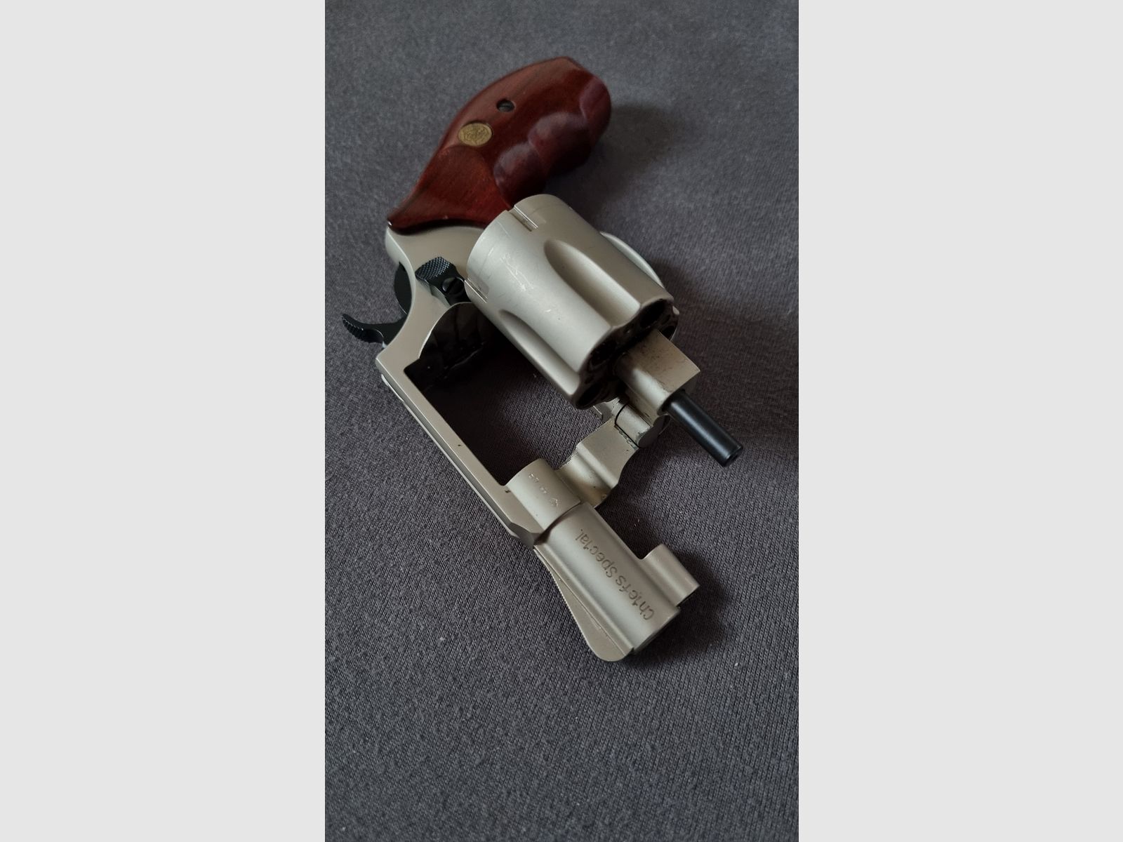 Smith & Wesson Chiefs Special 9 mm R.K., Nickel-Finish