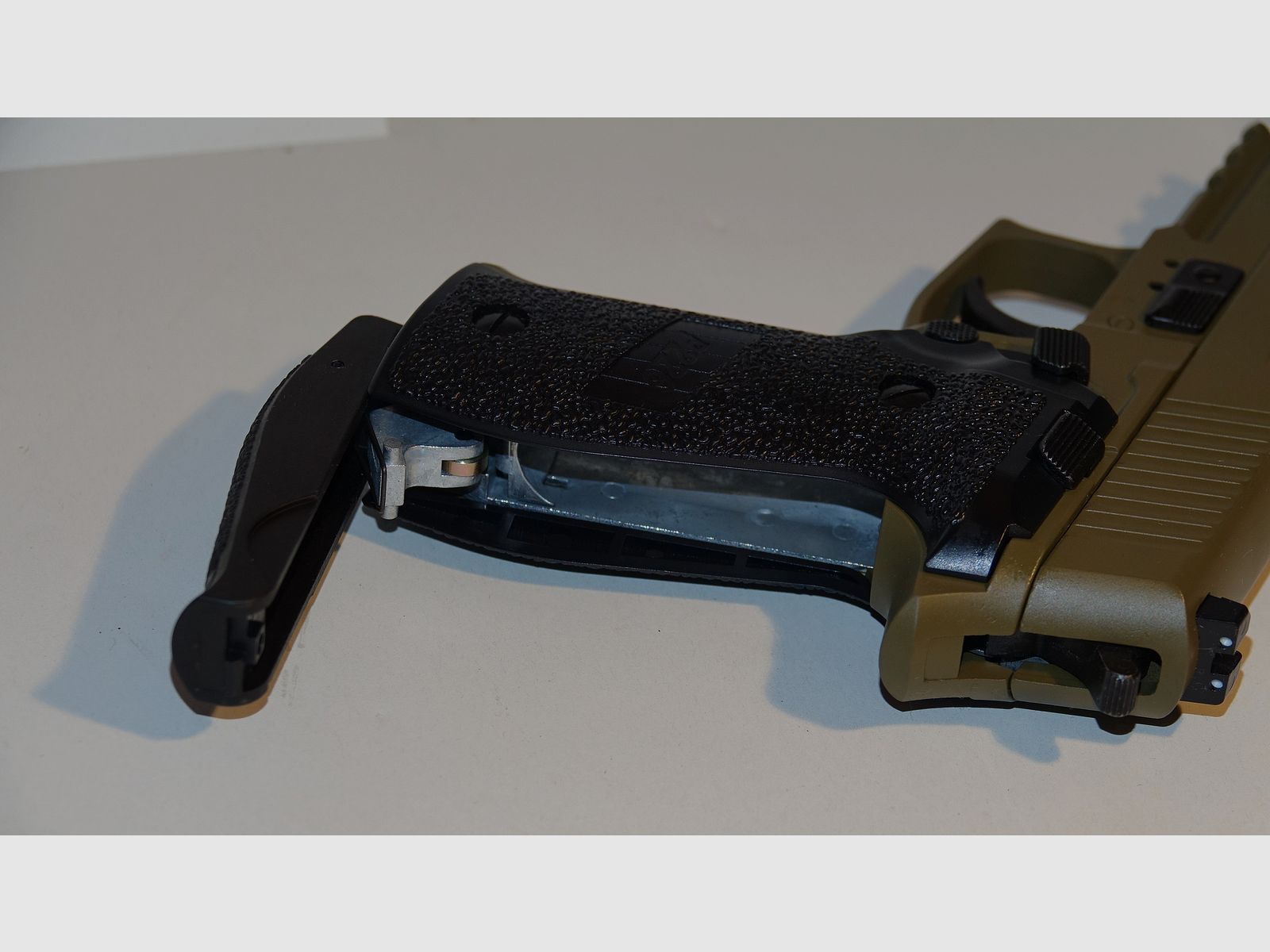  SigSauer P226 CO2 Pistool BlowBack in zeldzaam TAN BEIGE / DARK Earth als nieuw