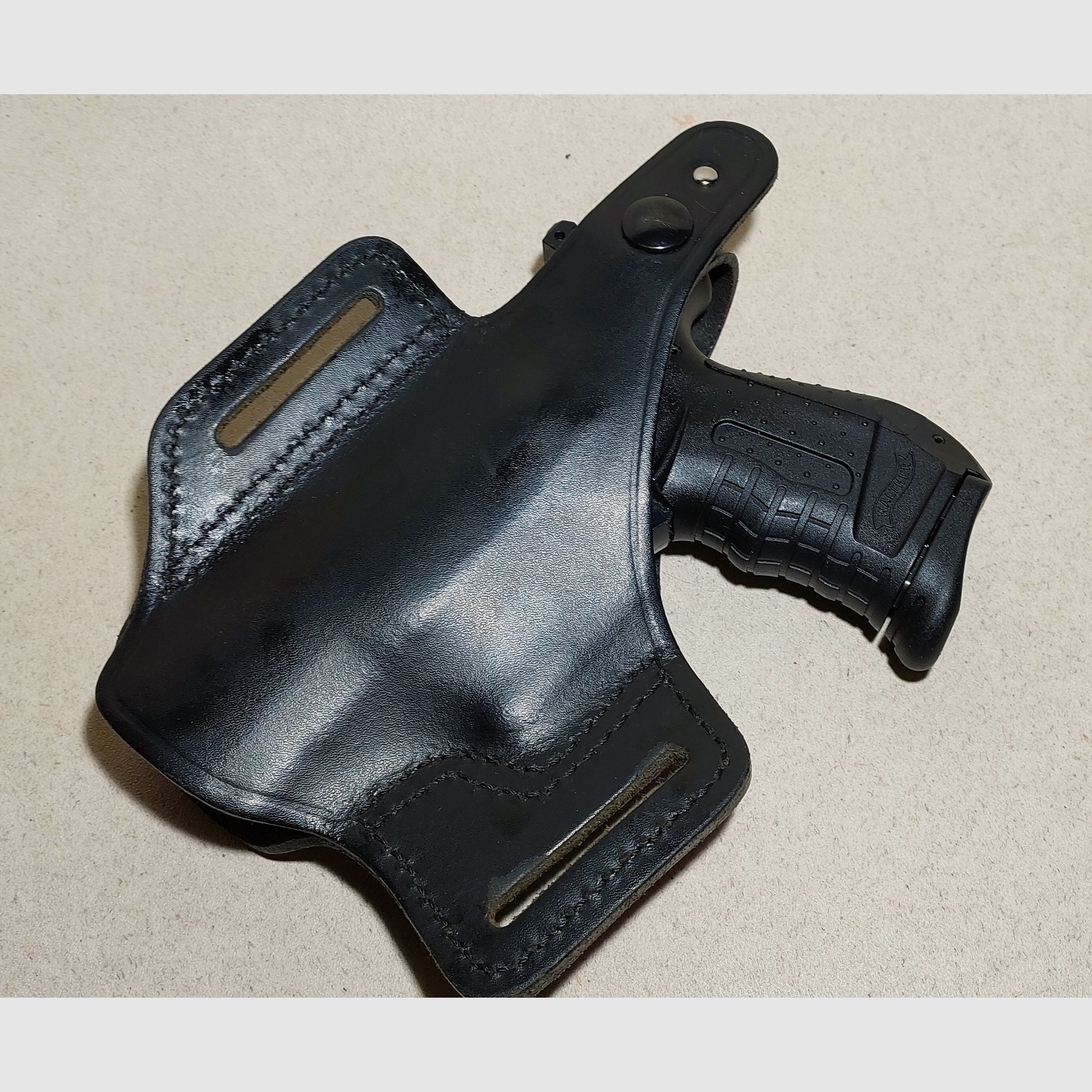 Walther P22 Schreckschuss Pistole 9mm P.A.K. schwarz mit Lederholster