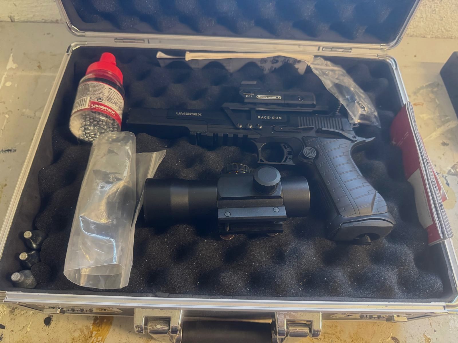 UX CO2 Pistole Racegun Set mit Leuchtpunktvisier - UVP 189,90€