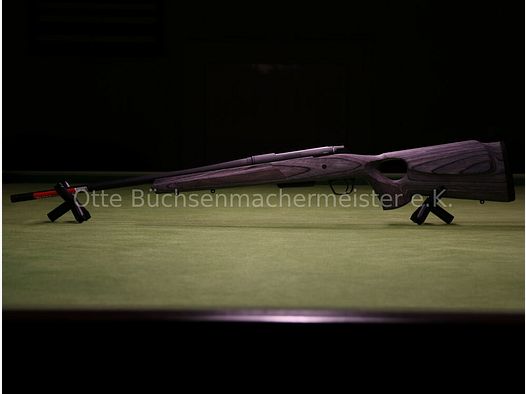 Winchester XPR z chwytami w kształcie kciuka z gwintem