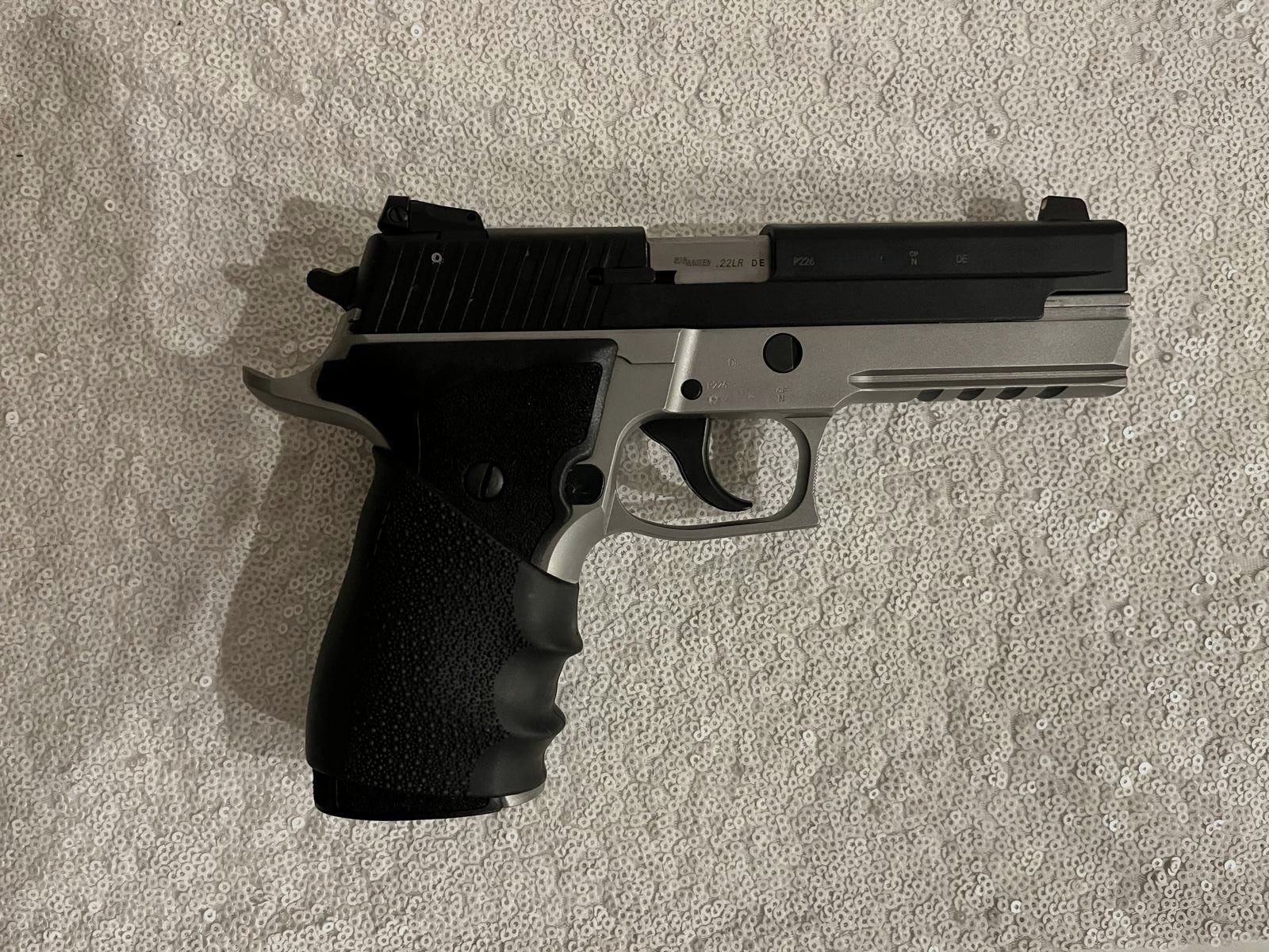 SIG Sauer P226 LDC II – 9 mm – Made in Germany – incl. .22 l.r. conversion system