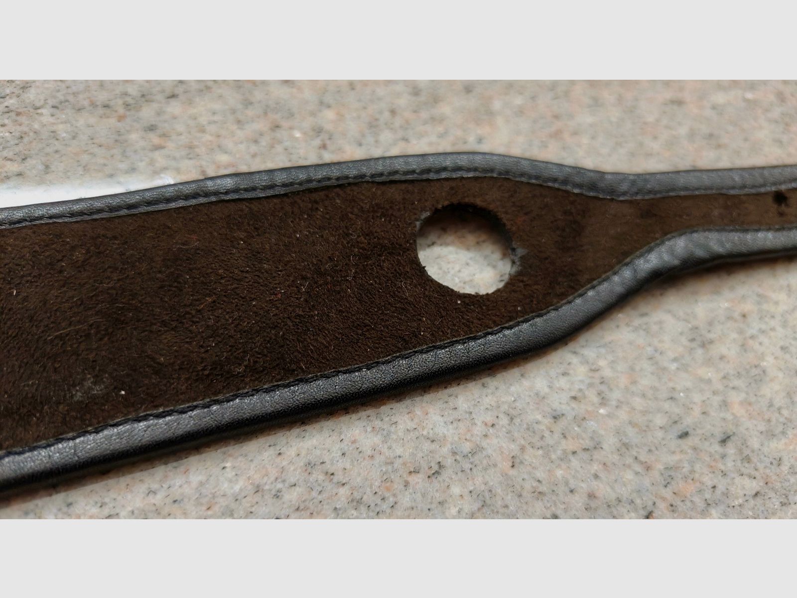 Sangle de fusil en cuir d'autruche