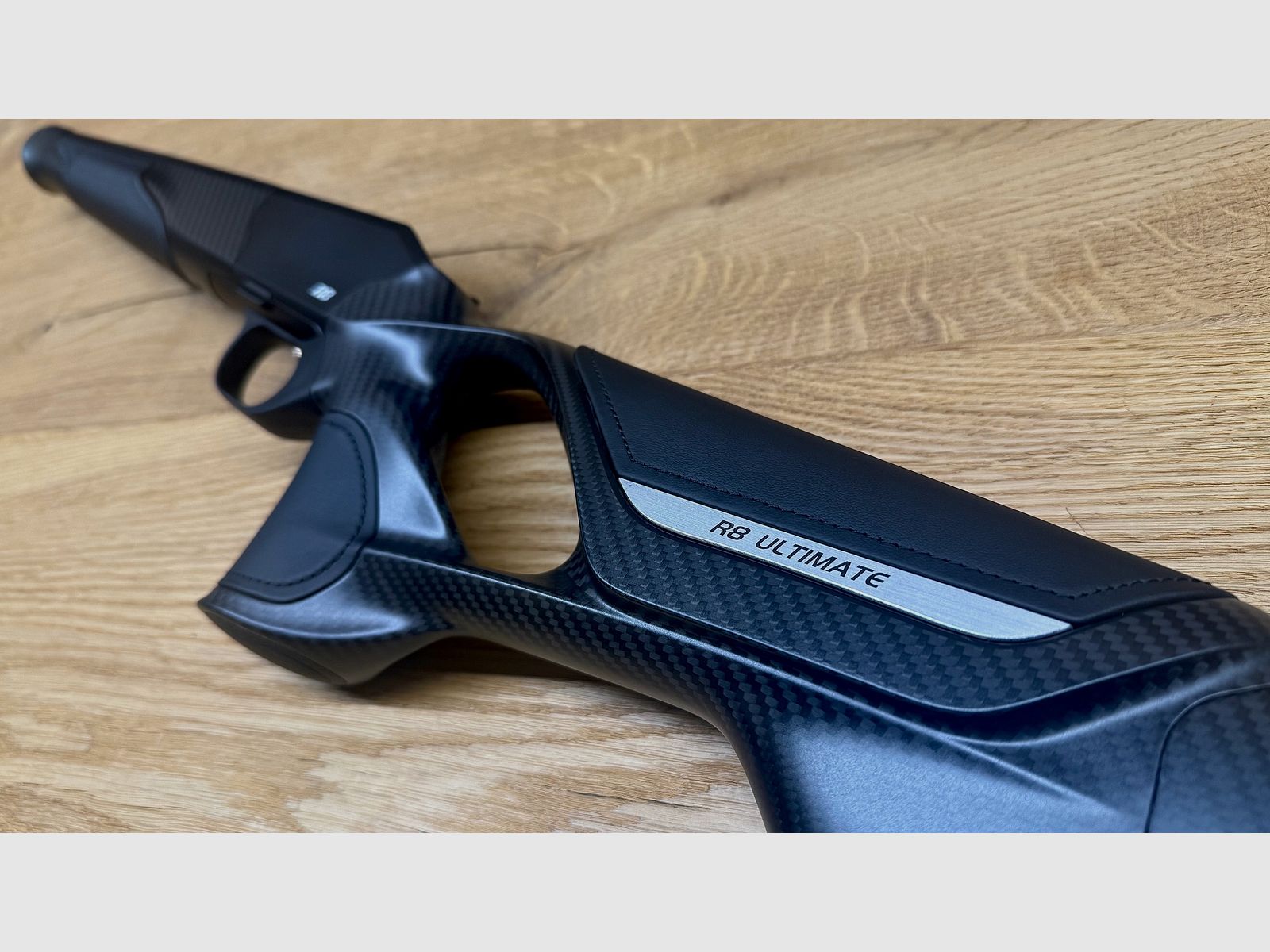 Blaser Schaft mit Gehäuse/System R8 Carbon Leder schwarz / DLC Abzug / Vorderschaft carboniert / Logo silber