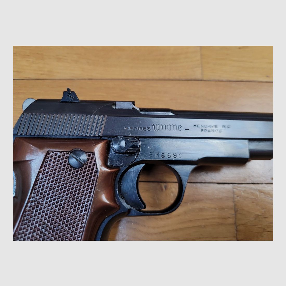 Schöner Unique Modell D6 – Kal. 22LR – Lauf 6 Zoll – Ausgezeichneter mechanischer und ästhetischer Zustand – Zehn-Schuss-Magazin – Sehr zuverlässiges Modell aus Vollstahl – In Originalverpackung für einen Zustand der Waffe, der nahezu neu ist!, Bild 21 von 21