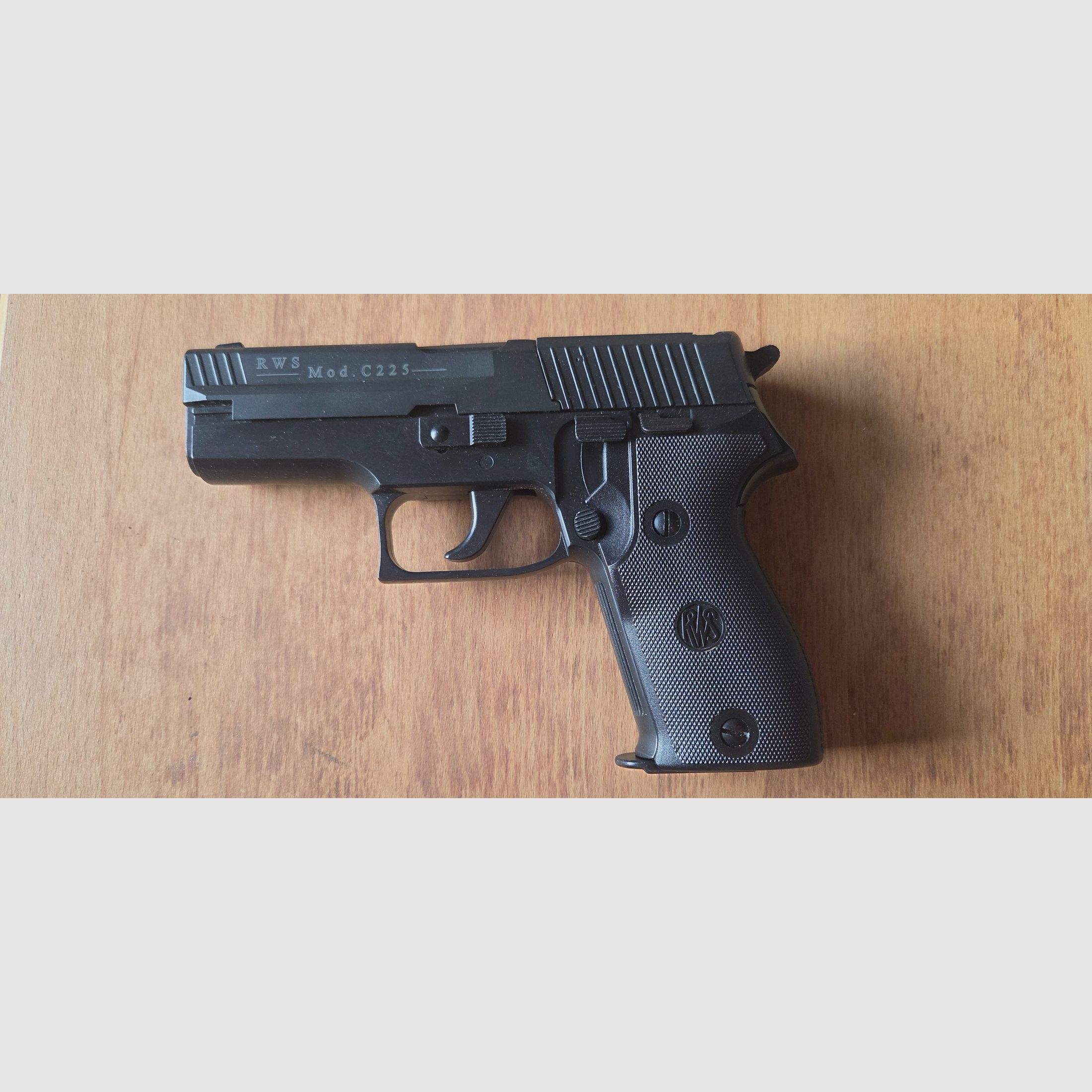 RWS Mod. C225 CO2 air pressure pistol, image 2 of 13