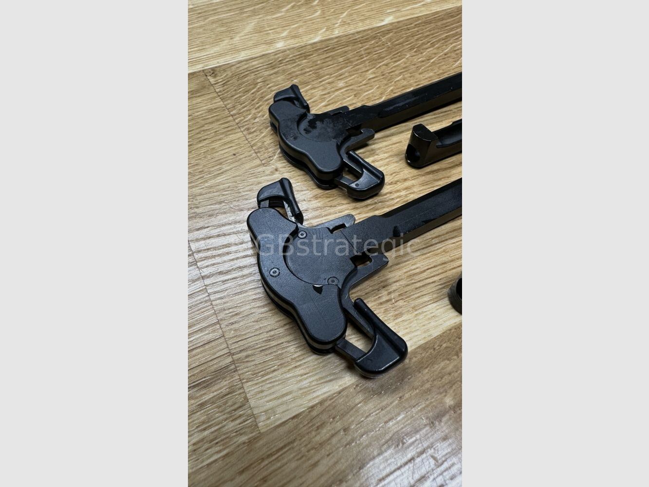 Original Heckler & Koch G95K Ladehebel / Charging Handle, beidseitig / ambi auch passend für MR223 H&K 416 oder auch Waffen Typ AR15