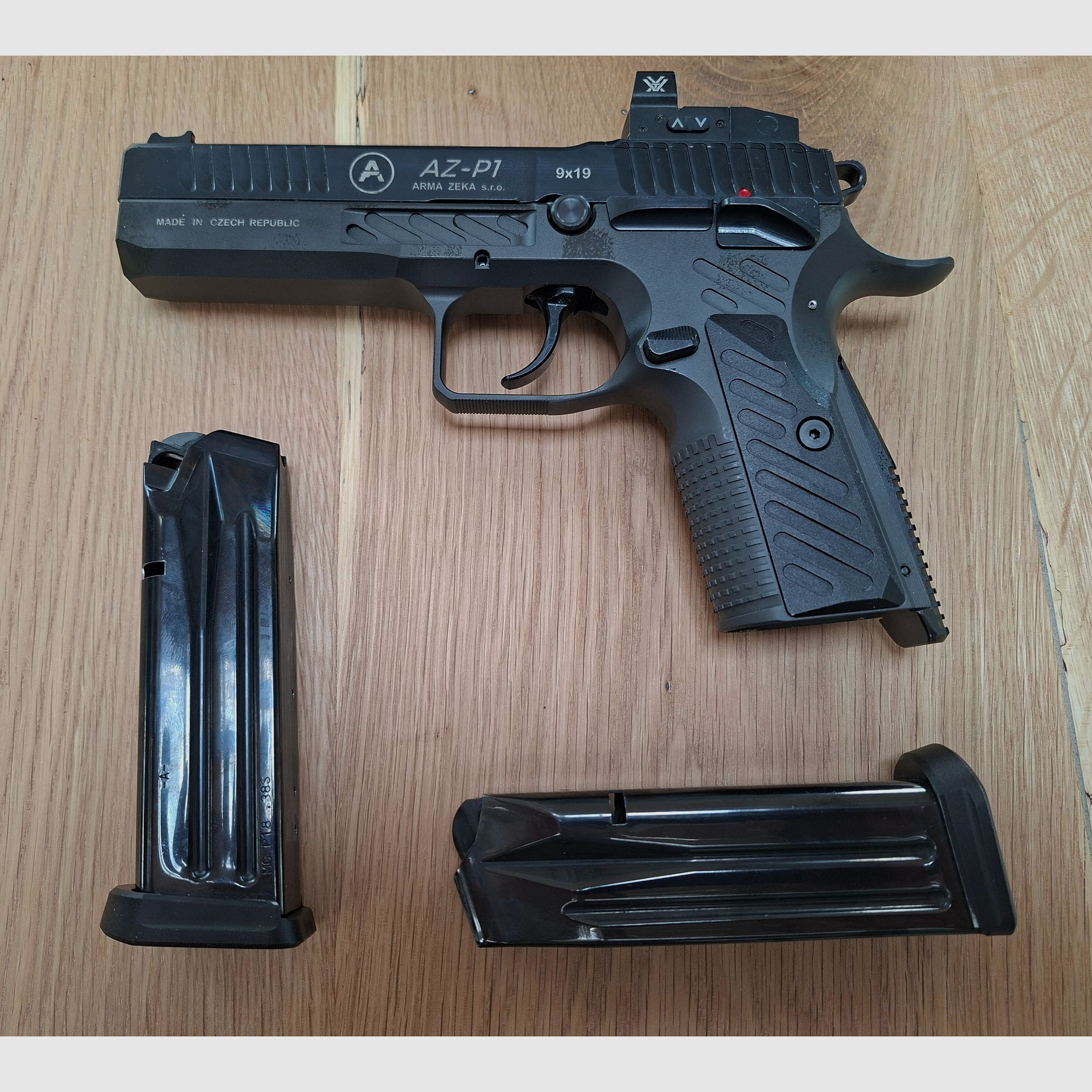 Arma Zeka Sport Optics P1 9mm mit Vortex Venom Leuchtpunkt Visier