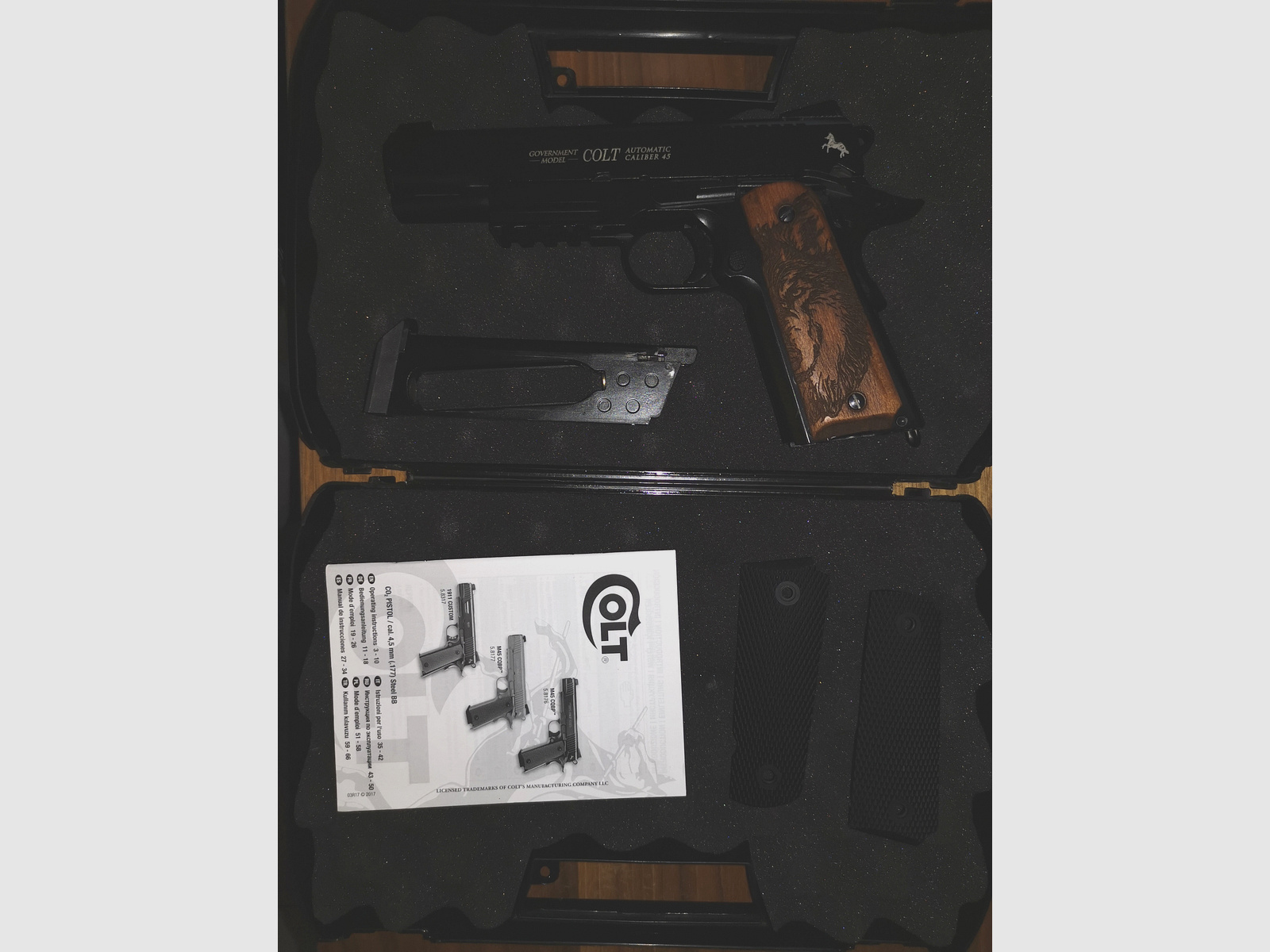 Colt Government M45 mit handgefertigtem Holzgriff Co2 4,5mm Blow Back