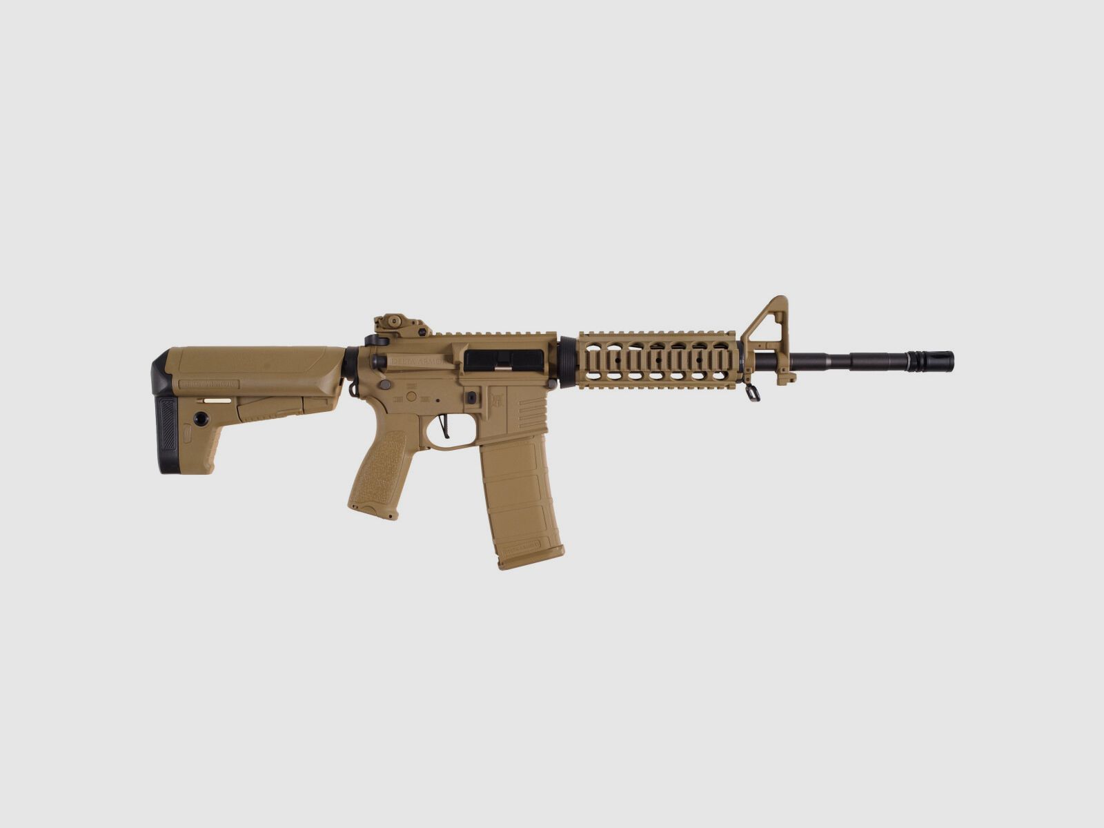 AR15 RIS CHARLIE Tan S-AEG Fucile Airsoft Libero da 18 Anni | Delta Armory