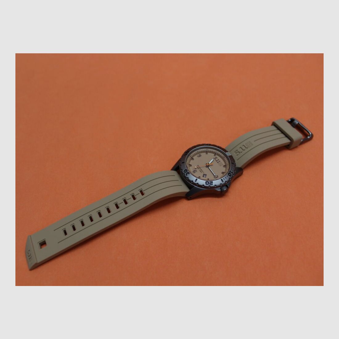 5.11 5.11 Guardsman Watch (50133EU) 120 Coyote Uhr mit Stahlgehäuse mit Silikonarmband, Bild 6 von 7
